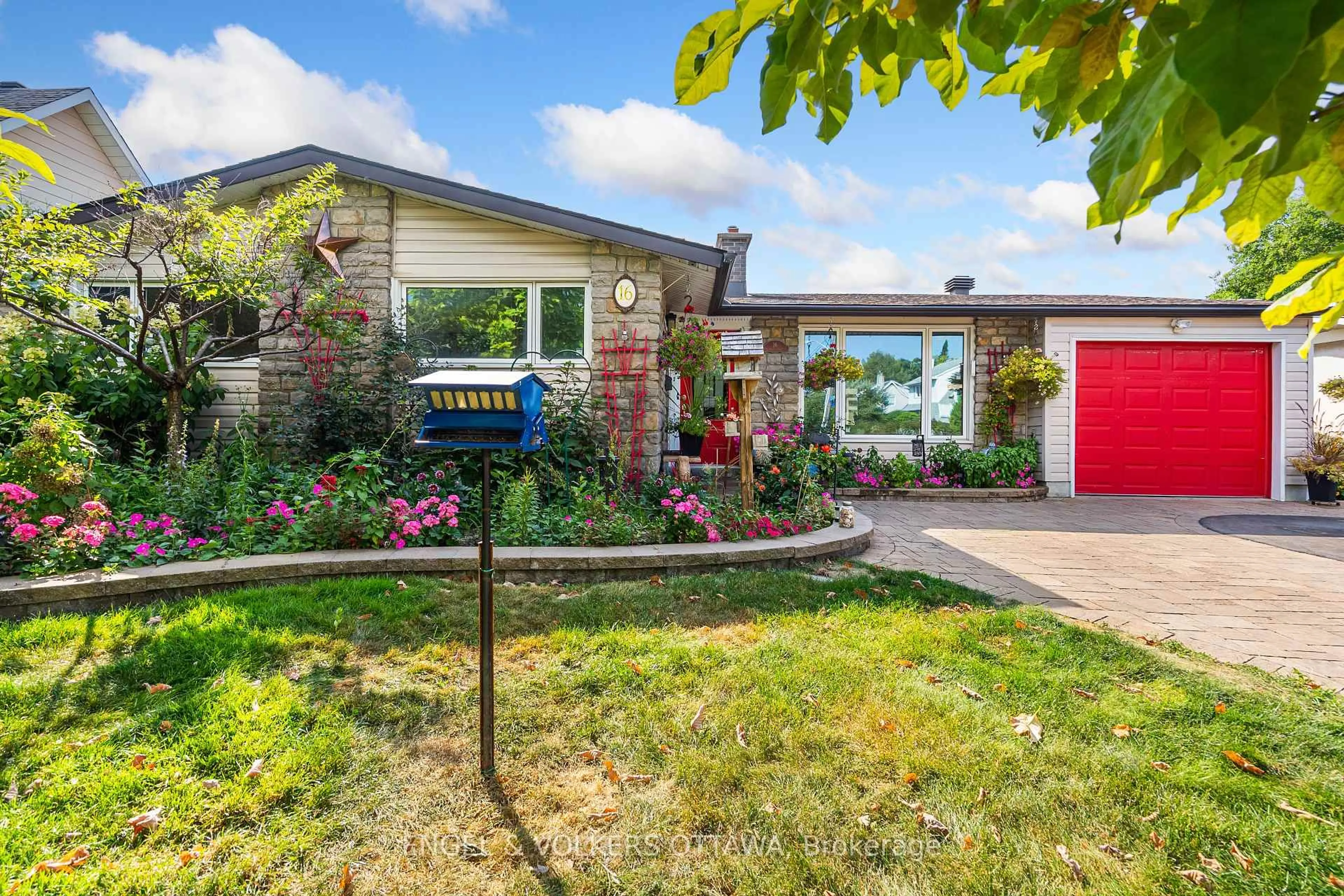 Home with vinyl exterior material, street for 16 Benson St, Ottawa Ontario K2E 5J5