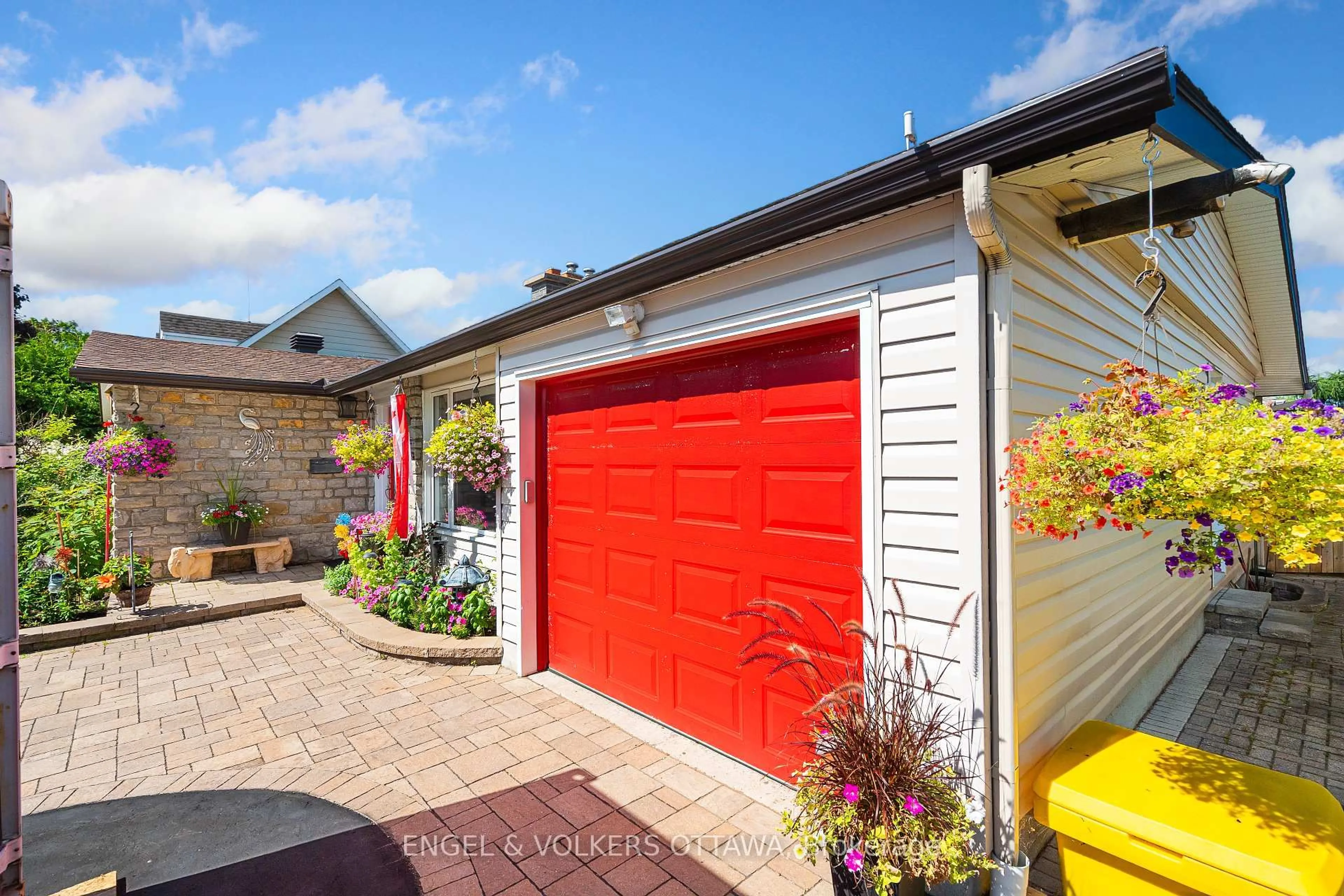 Indoor garage for 16 Benson St, Ottawa Ontario K2E 5J5