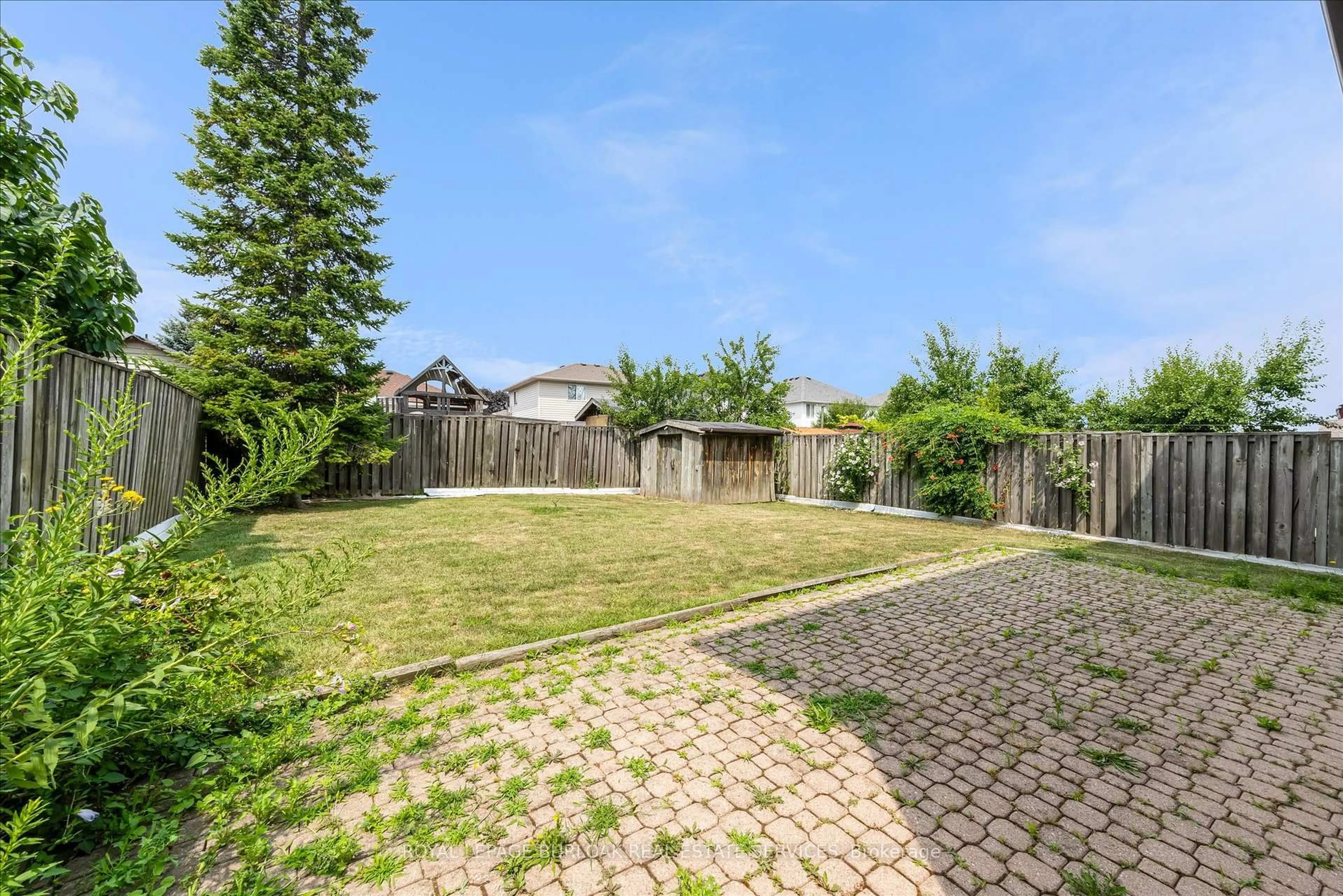 A pic from outside/outdoor area/front of a property/back of a property/a pic from drone, street for 120 Ravenbury Dr, Hamilton Ontario L8W 2B5