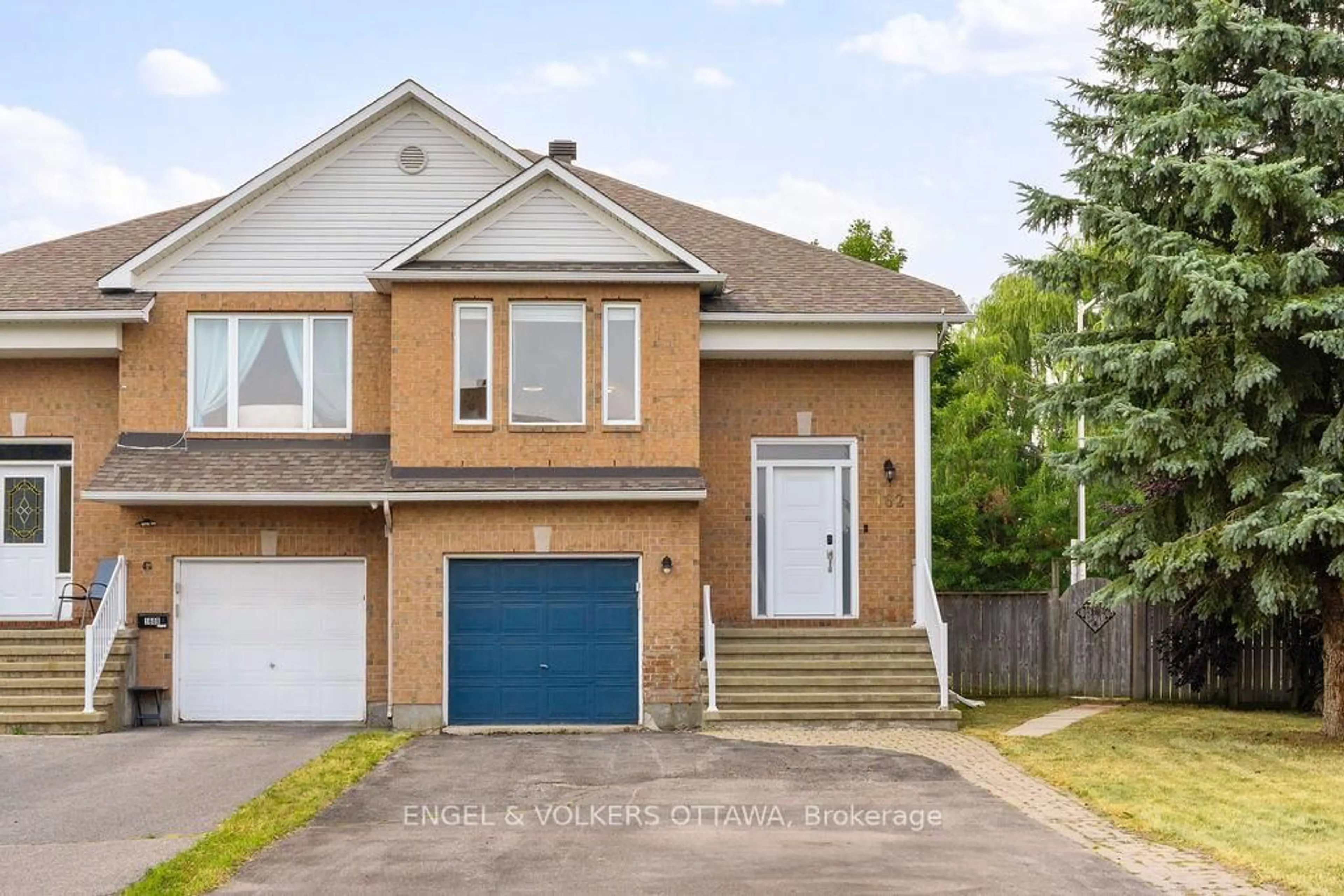 Home with vinyl exterior material, street for 162 Castle Glen Cres, Ottawa Ontario K2L 4H1