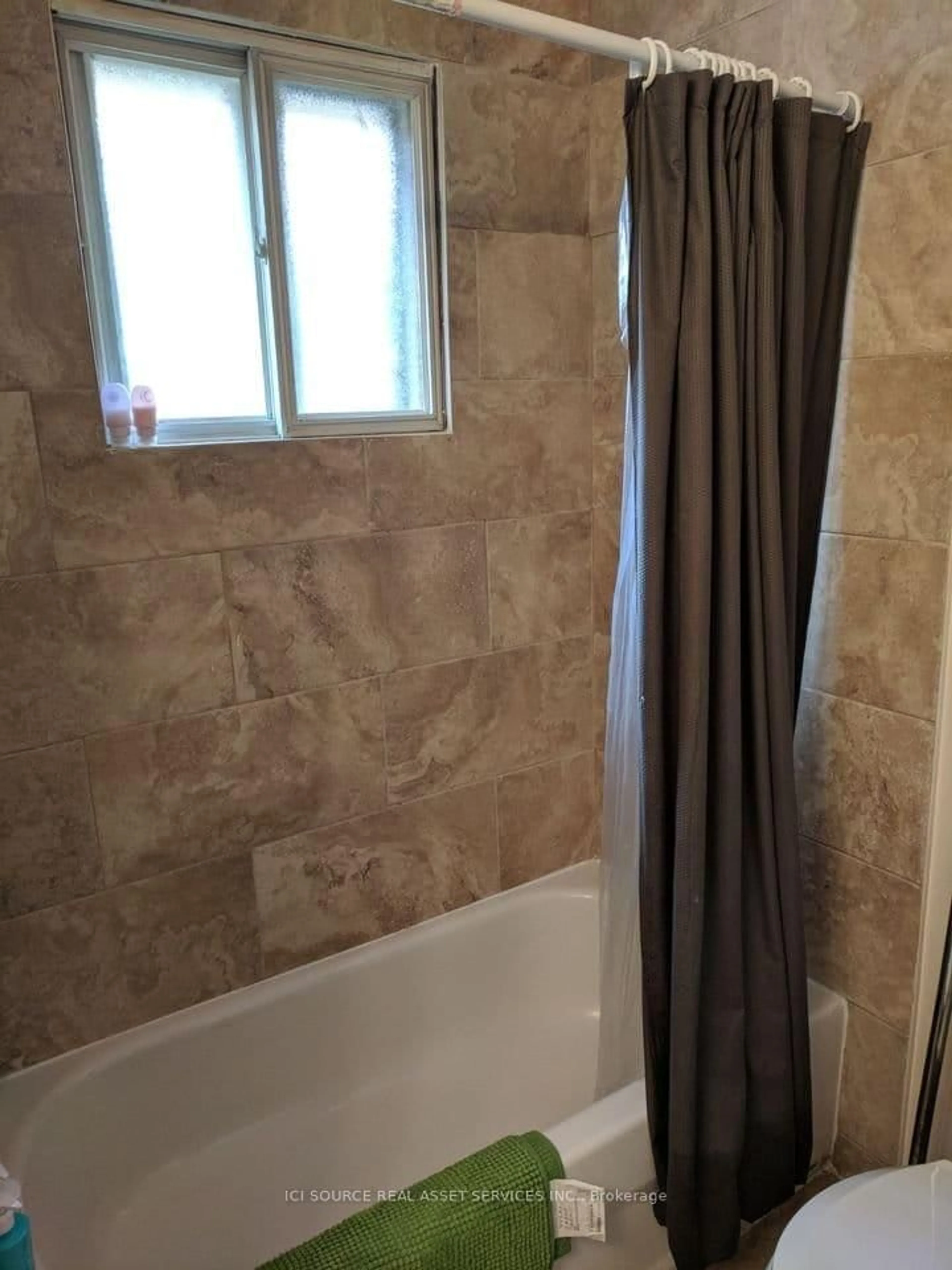 Contemporary bathroom, ceramic/tile floor for 934 Lawrence Rd, Hamilton Ontario L8K 2A6