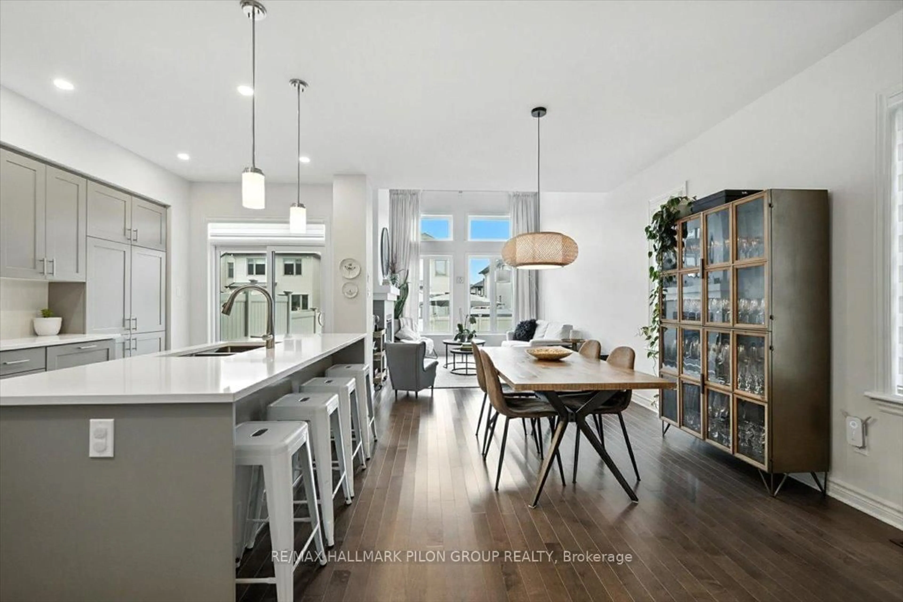 Open concept kitchen, unknown for 391 Cornice St, Ottawa Ontario K1W 0P7