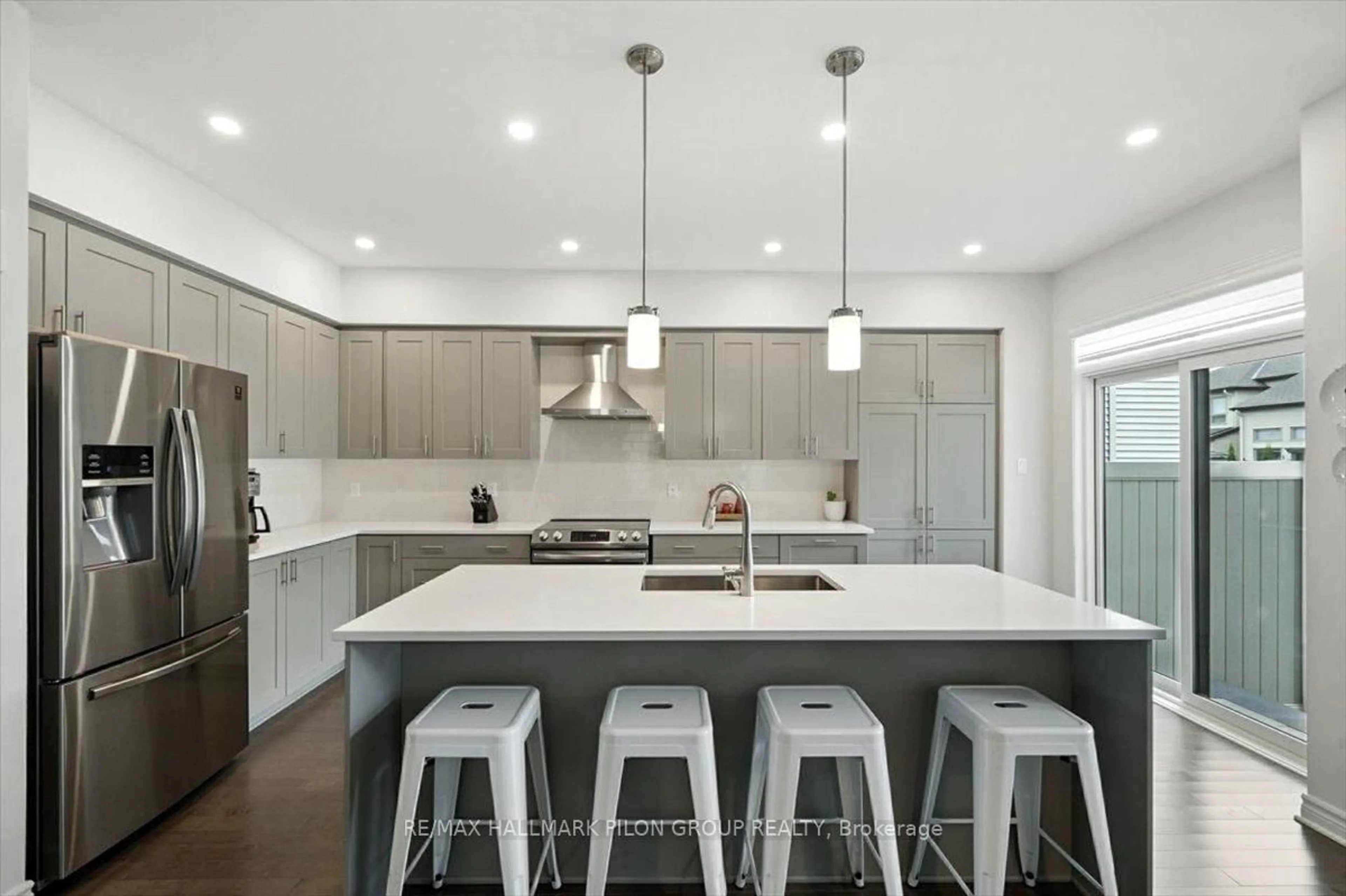 Contemporary kitchen, unknown for 391 Cornice St, Ottawa Ontario K1W 0P7