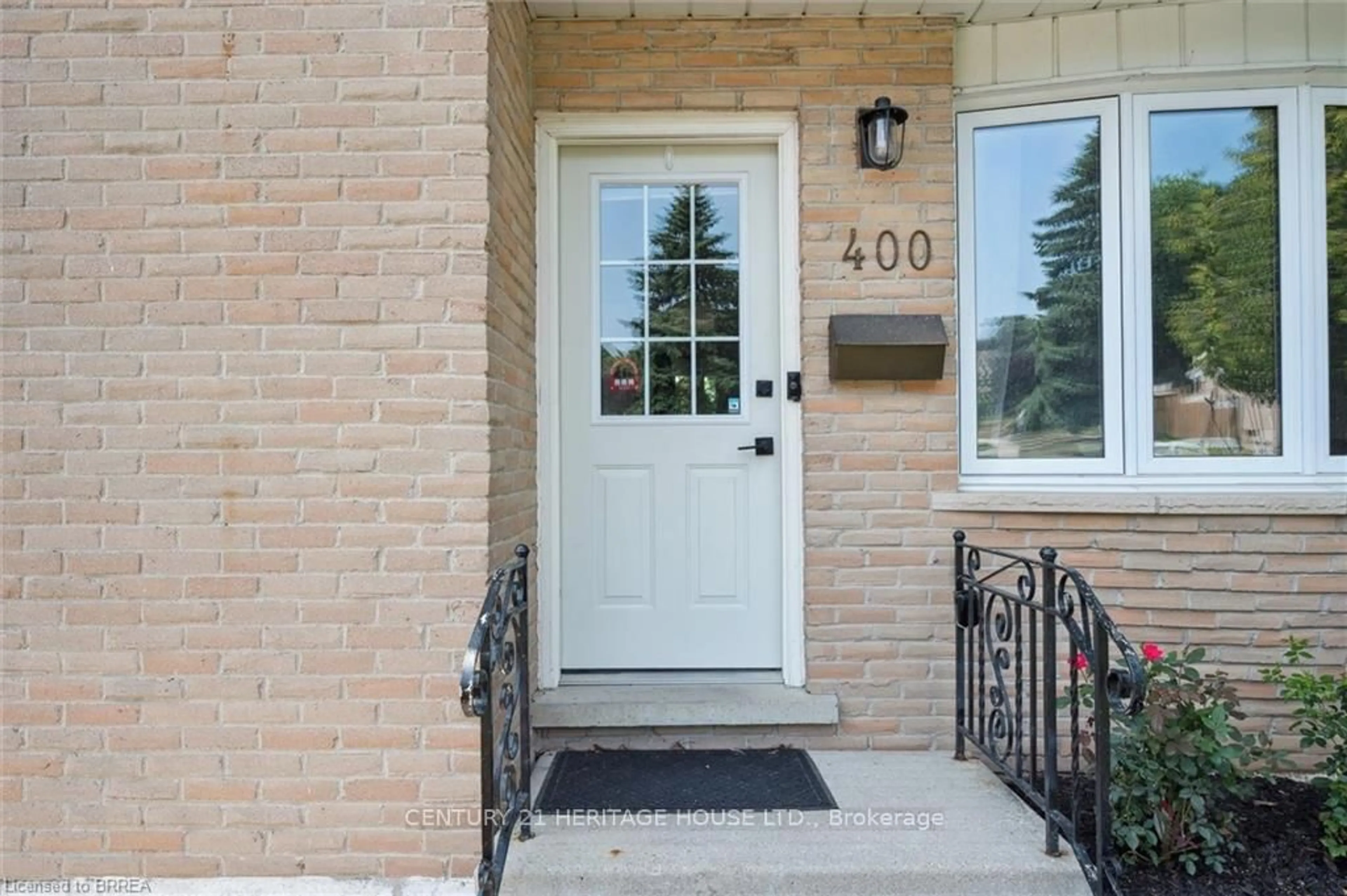 Indoor entryway for 400 Odlum Dr, Woodstock Ontario N4S 3S2
