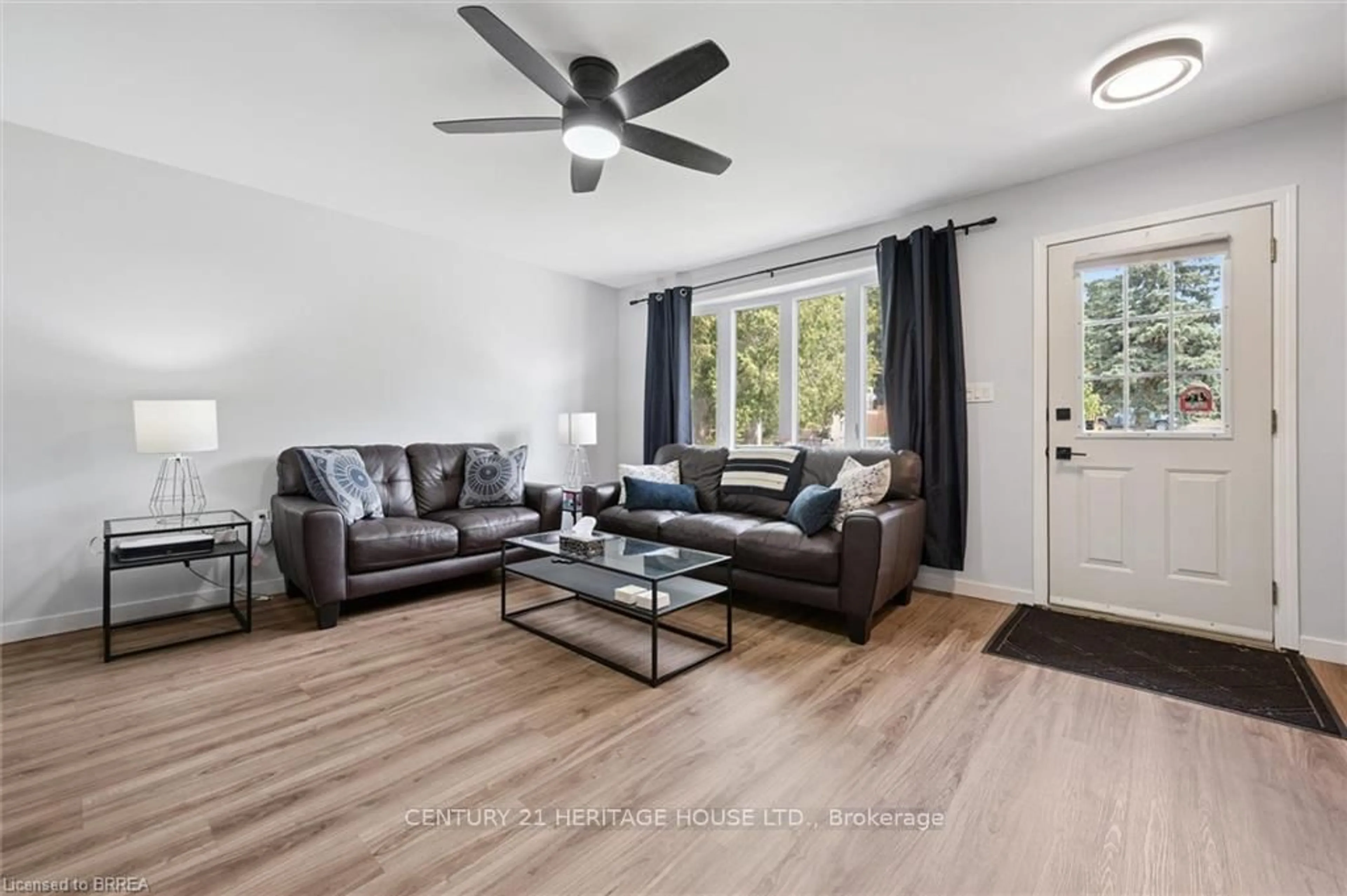 Living room with furniture, unknown for 400 Odlum Dr, Woodstock Ontario N4S 3S2