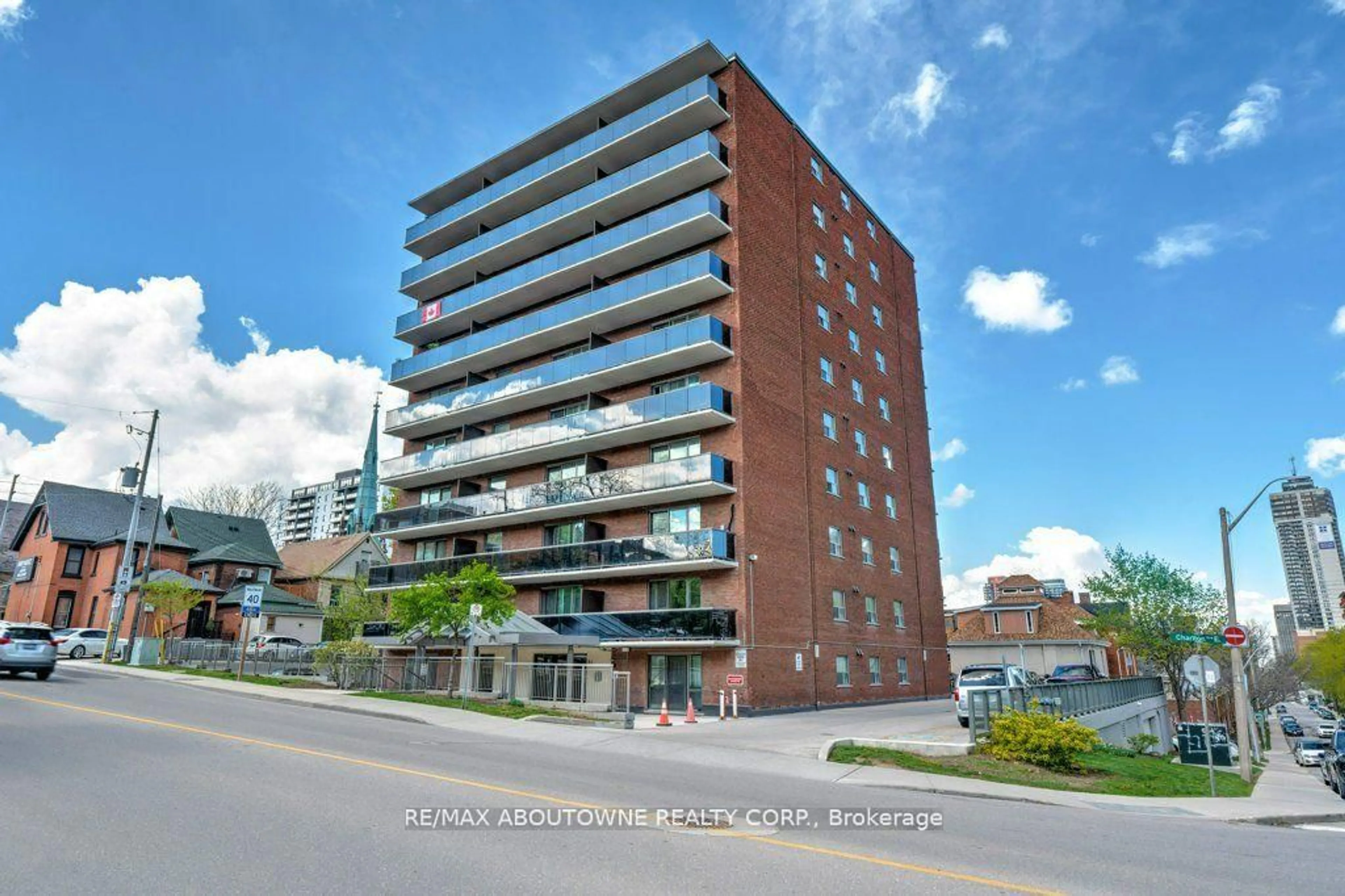 A pic from outside/outdoor area/front of a property/back of a property/a pic from drone, building for 81 Charlton Ave #903, Hamilton Ontario L8N 1Y7