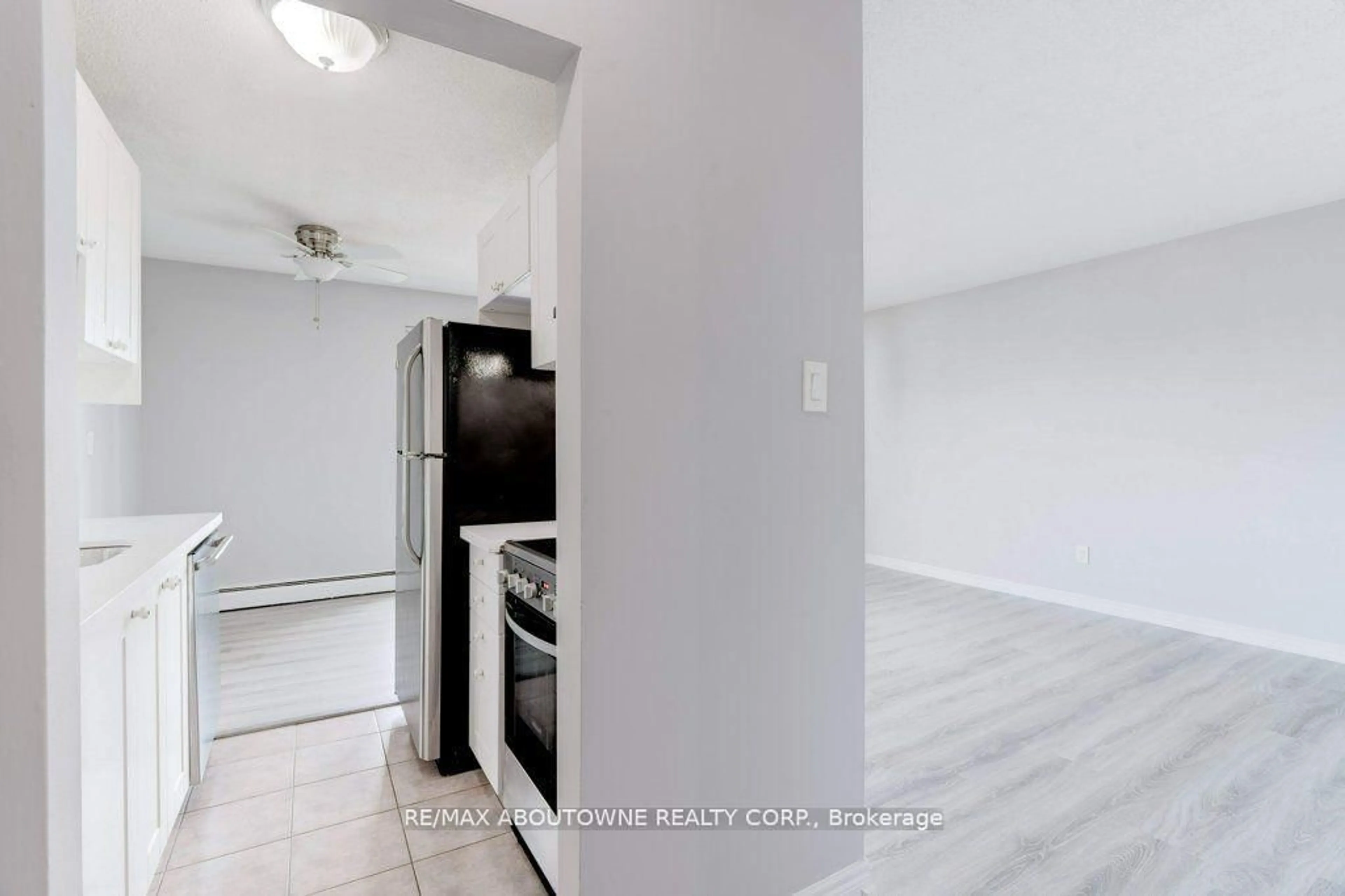 A pic of a room for 81 Charlton Ave #903, Hamilton Ontario L8N 1Y7