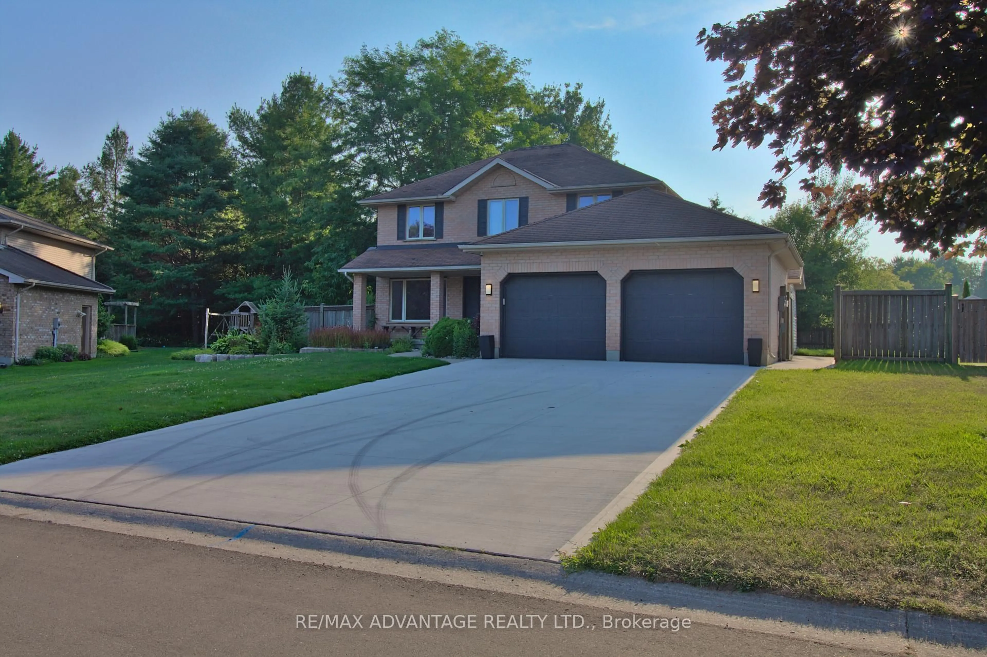 Unknown for 21 Village Gate Cres, Thames Centre Ontario N0L 1G3