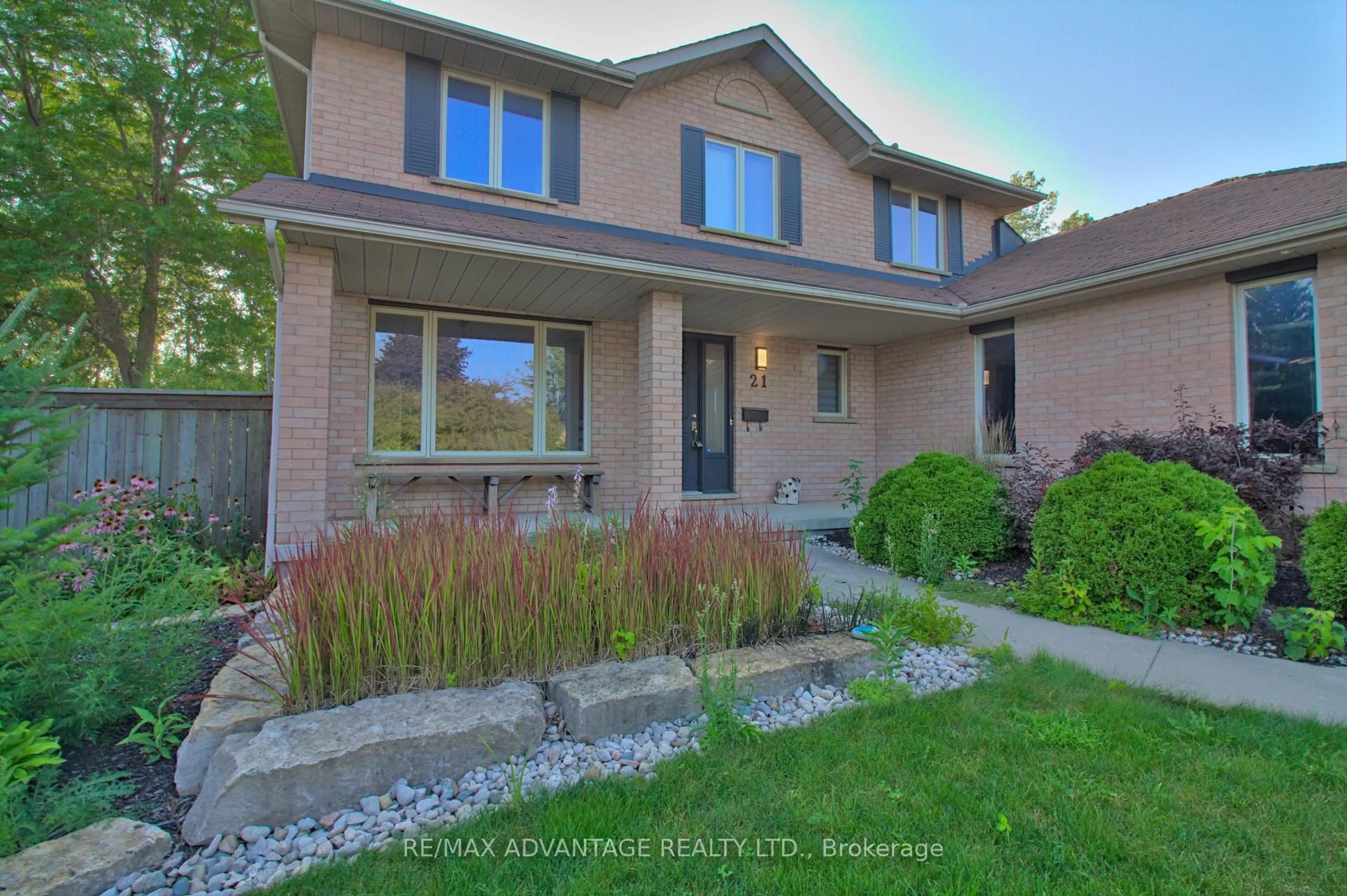 Home with brick exterior material, street for 21 Village Gate Cres, Thames Centre Ontario N0L 1G3