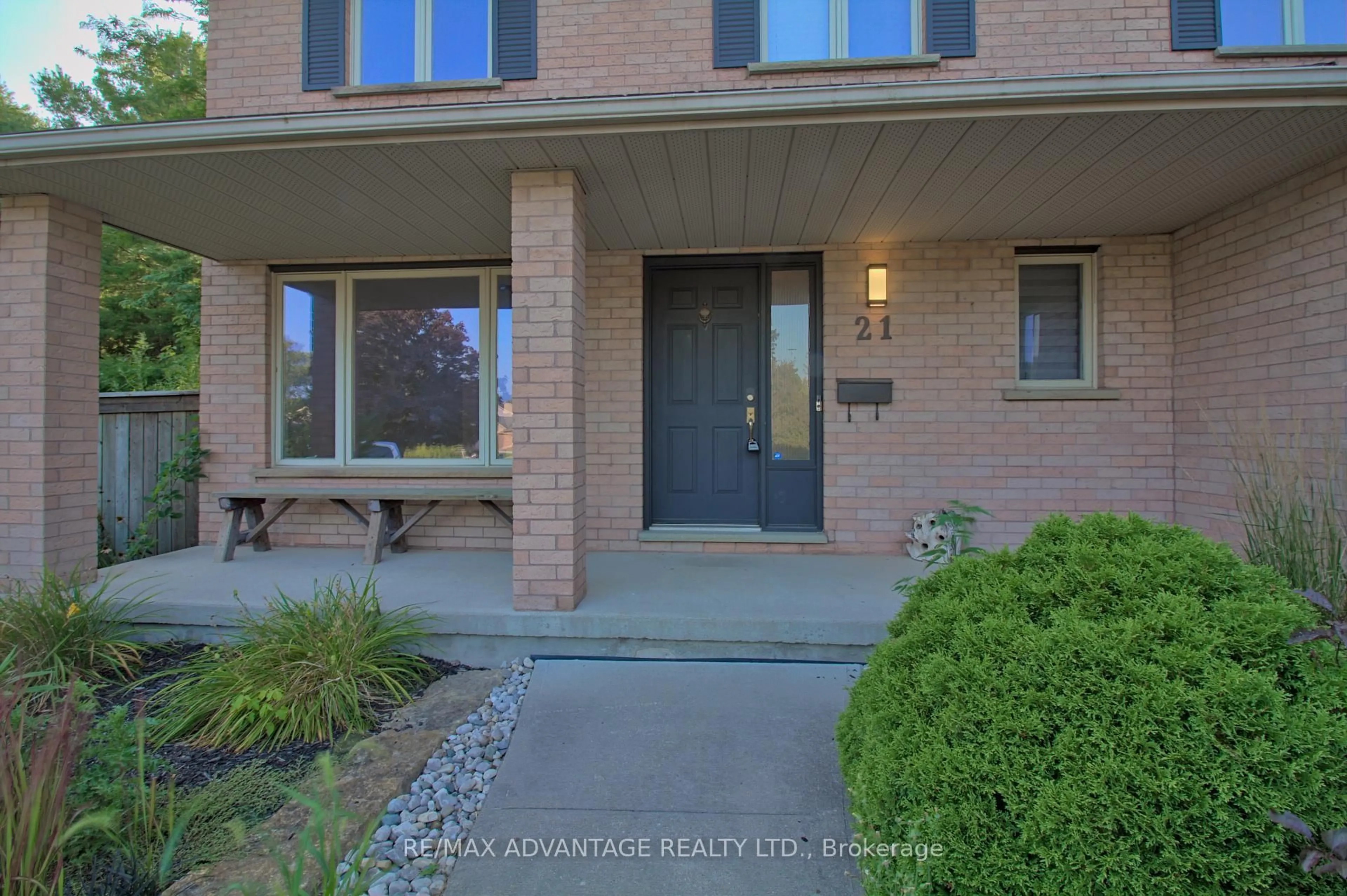 Unknown for 21 Village Gate Cres, Thames Centre Ontario N0L 1G3
