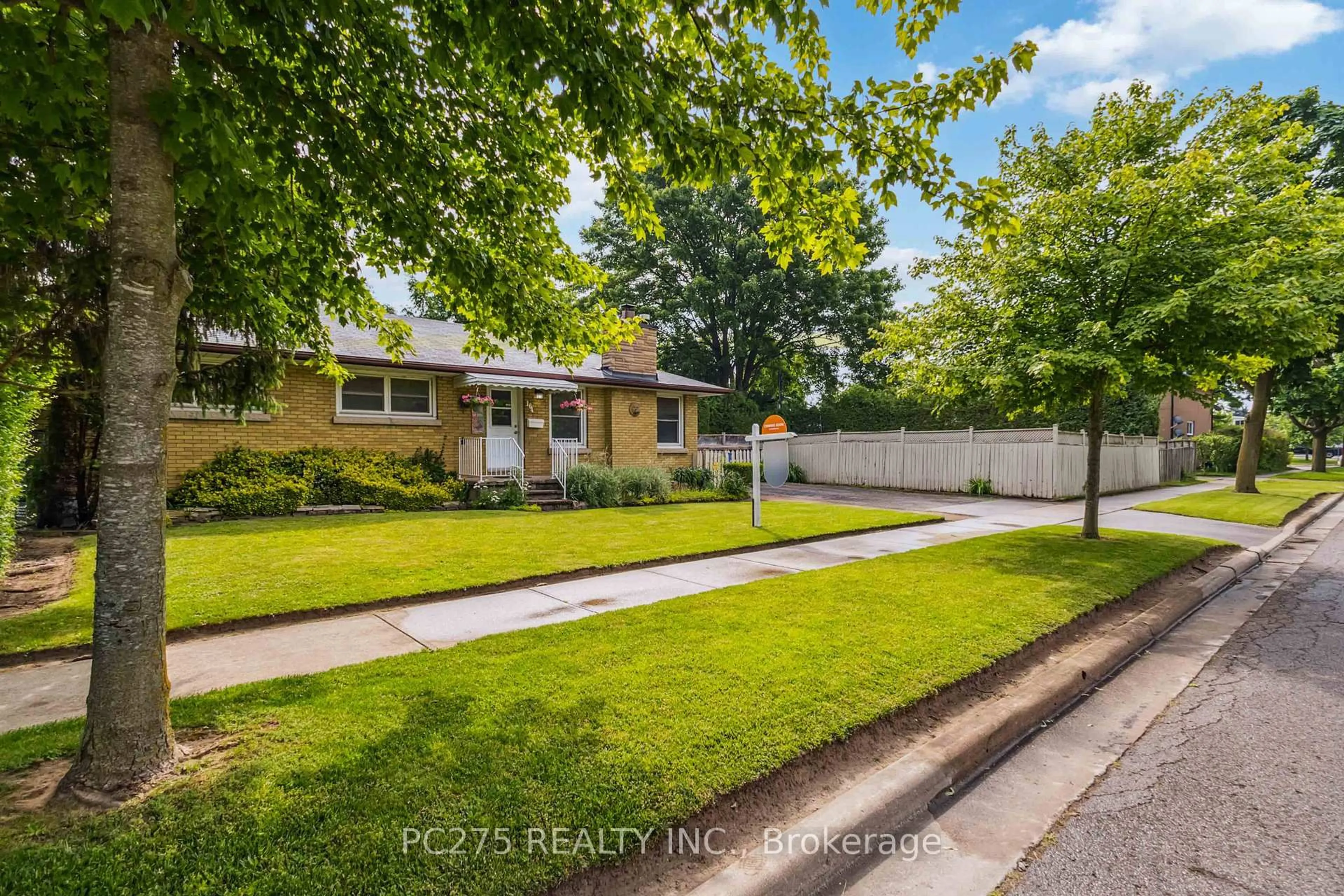 A pic from outside/outdoor area/front of a property/back of a property/a pic from drone, street for 164 Atkinson Blvd, London East Ontario N5W 4Z4