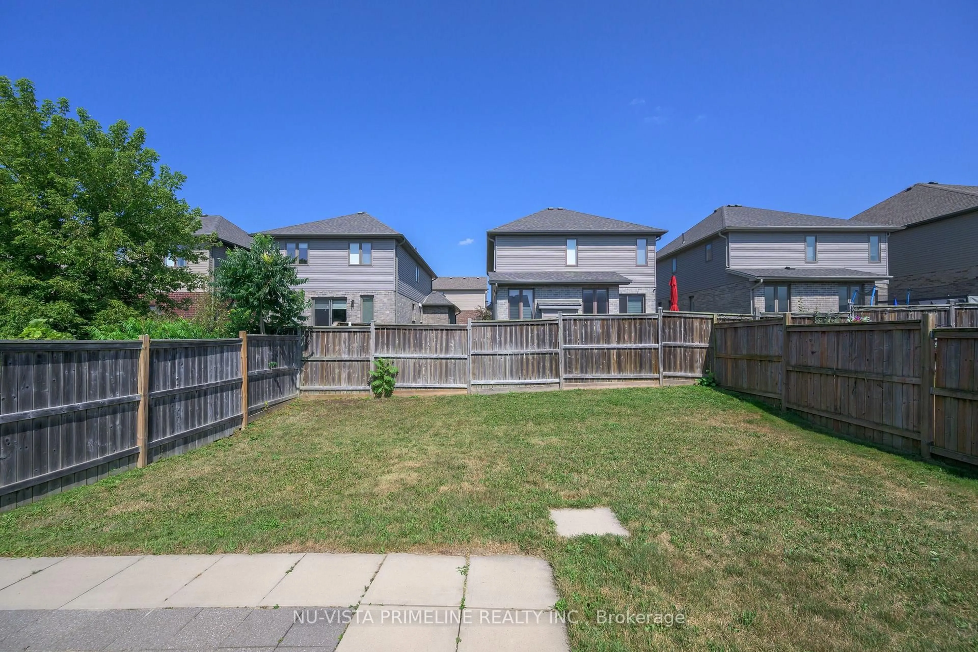 A pic from outside/outdoor area/front of a property/back of a property/a pic from drone, street for 574 Bluebell Rd, London North Ontario N5X 4L2