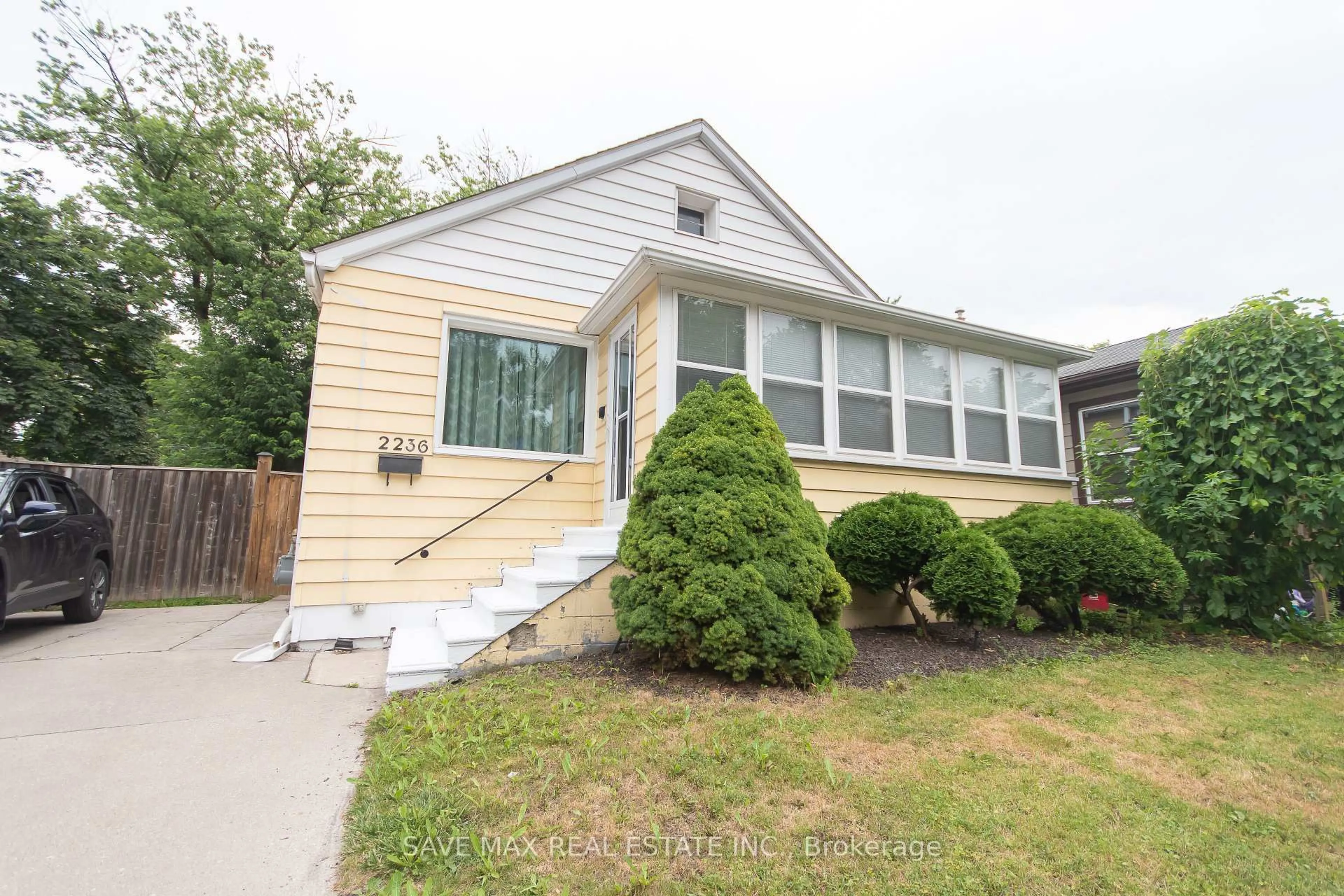 Home with vinyl exterior material, street for 2236 Church St, Windsor Ontario N8X 1V9