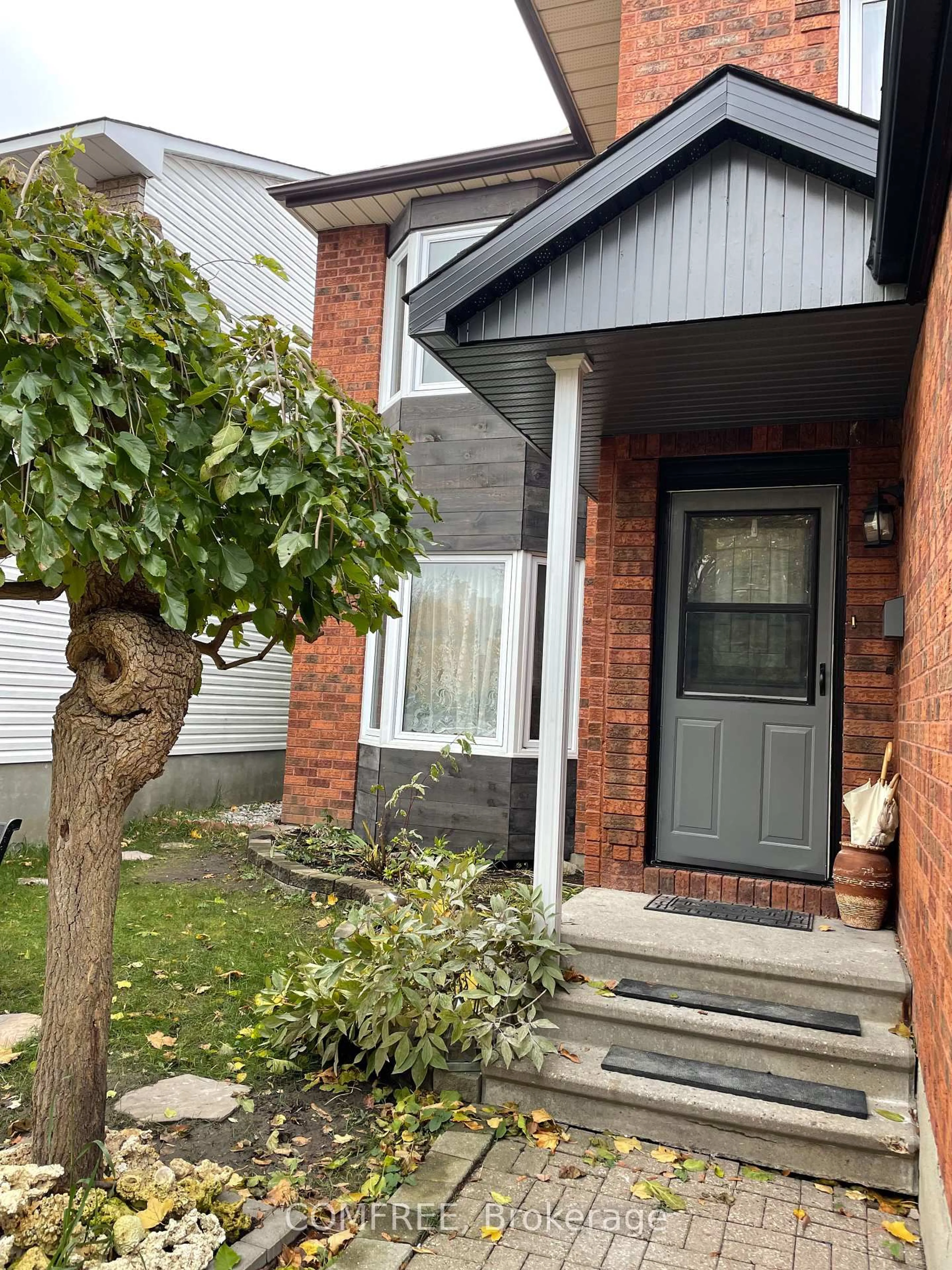 Home with brick exterior material, street for 152 Twyford St, Ottawa Ontario K1V 0V7