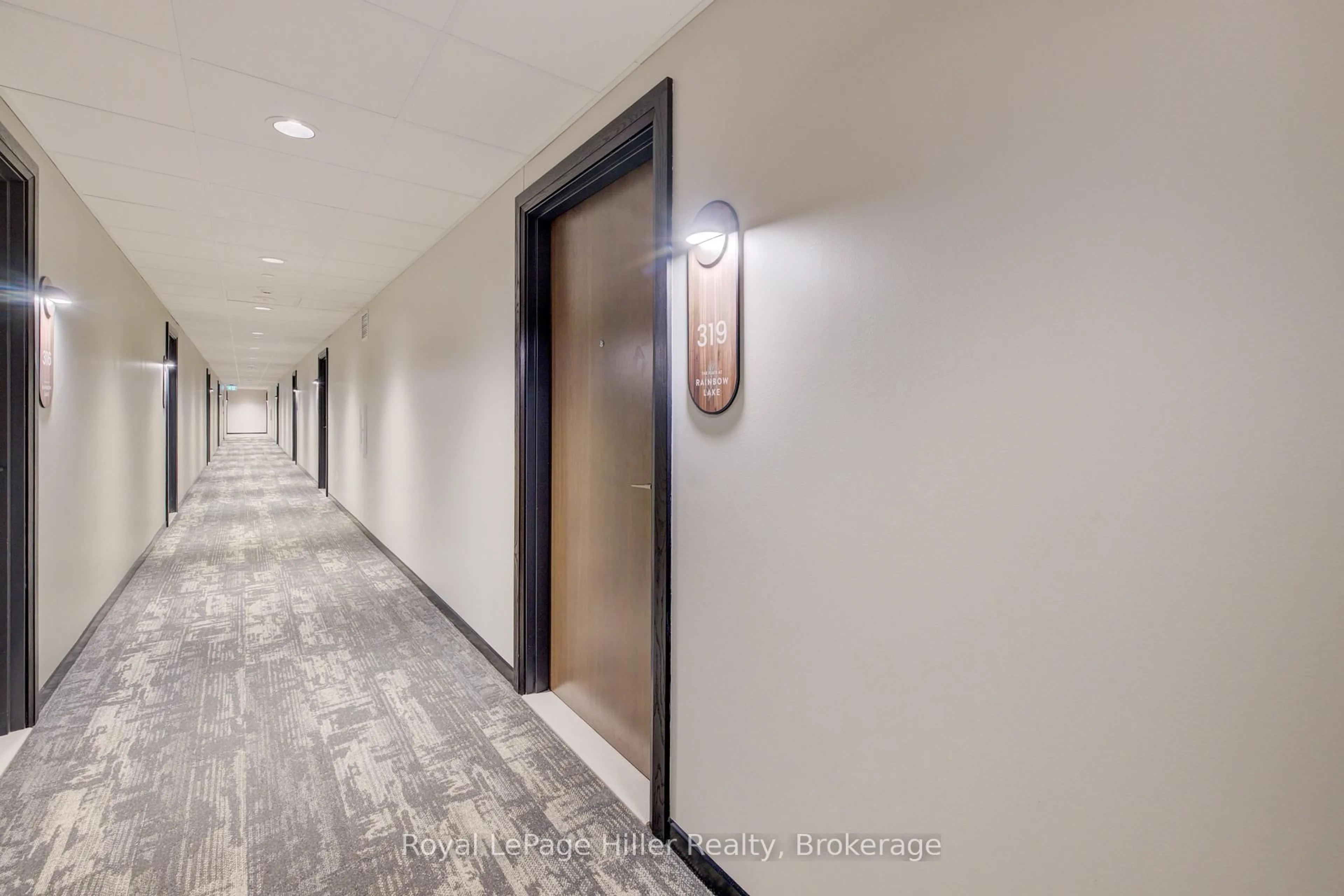 Indoor foyer for 525 New Dundee Rd #319, Kitchener Ontario N2P 0K8