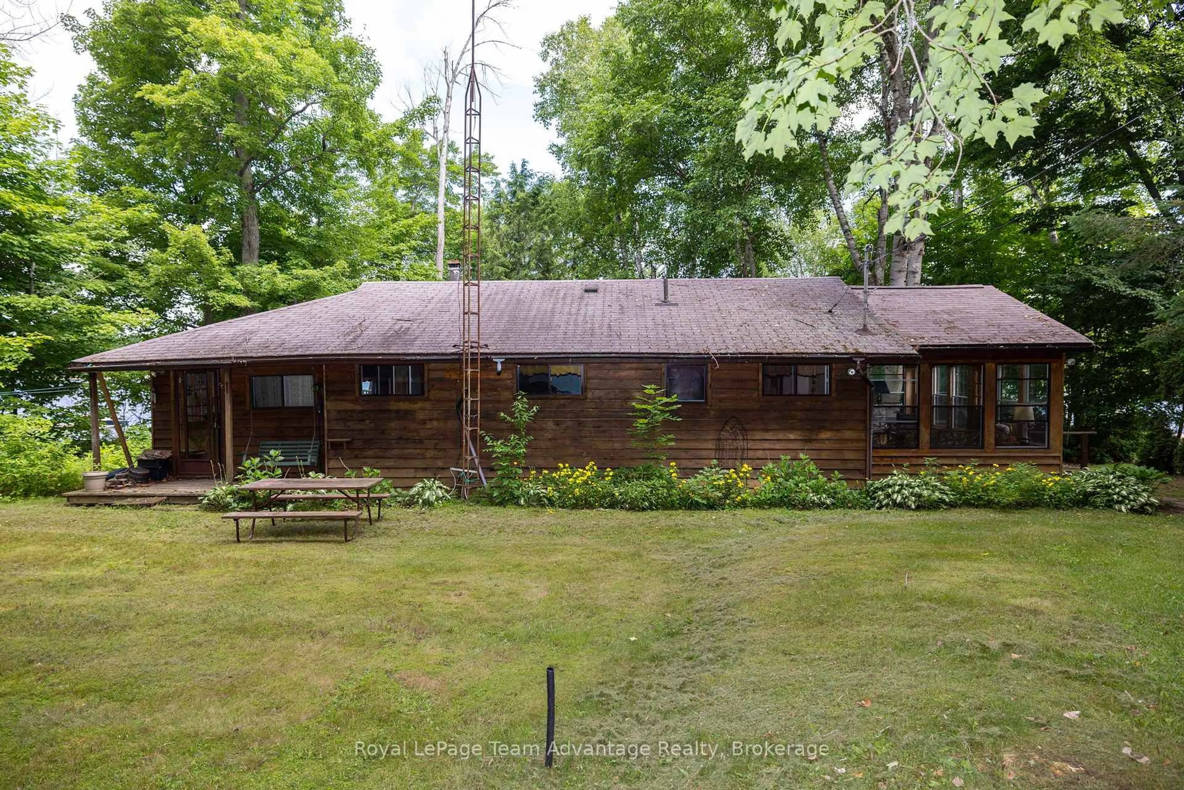 A pic from outside/outdoor area/front of a property/back of a property/a pic from drone, unknown for 646 (125) OAK POINT Rd, Parry Sound Ontario P2A 2X4