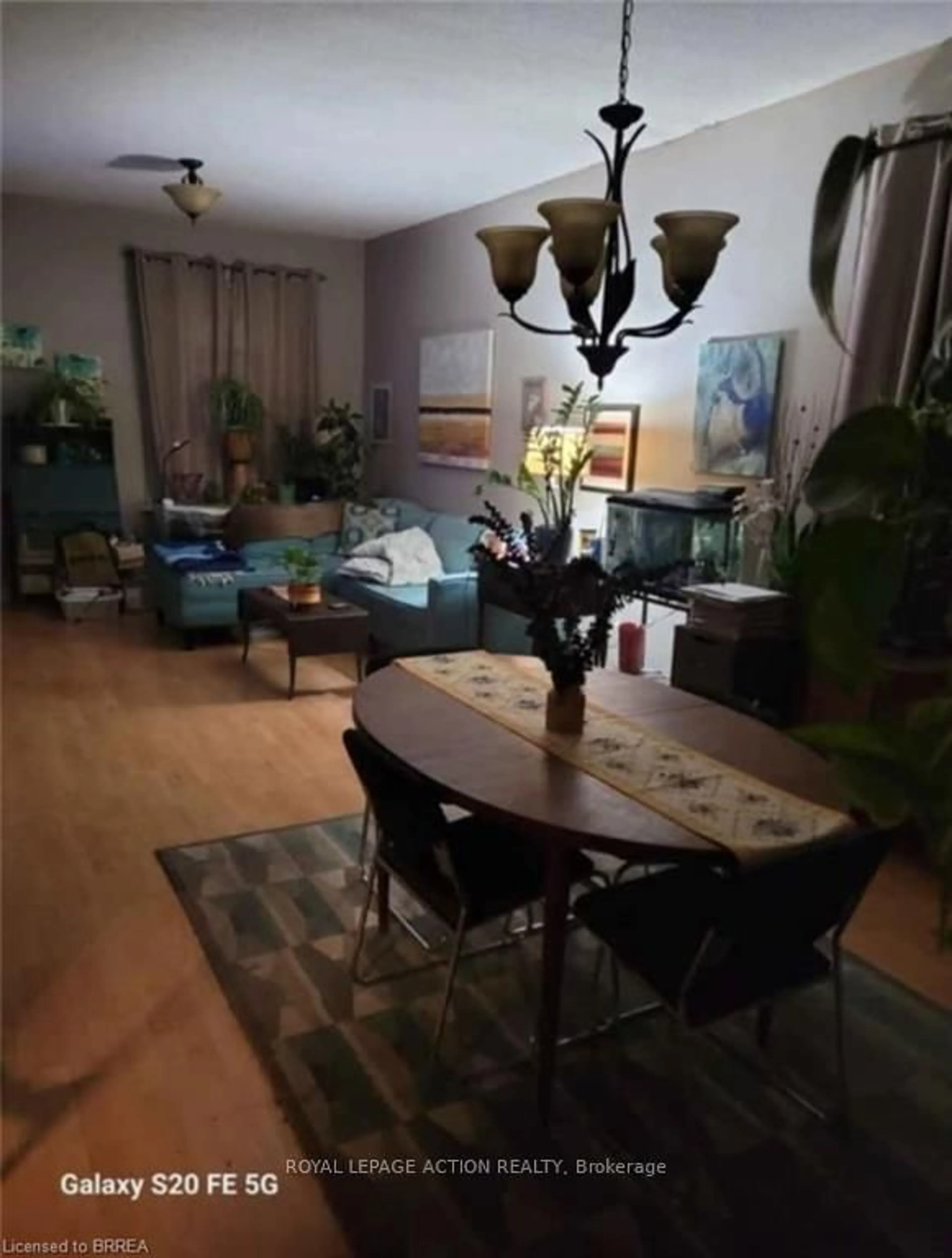 Living room with furniture, unknown for 1009 Cannon St, Hamilton Ontario L8L 2H4