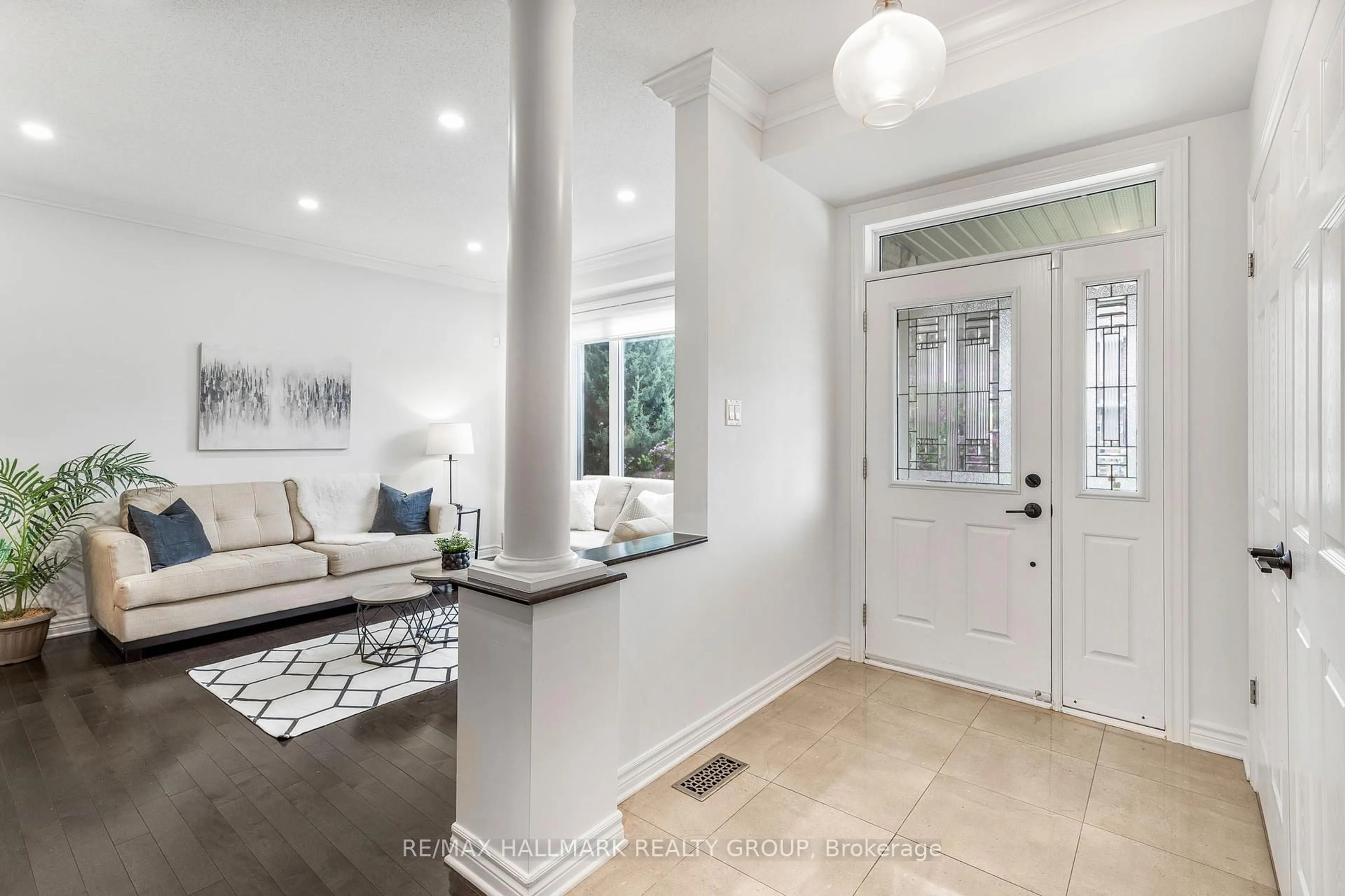 Indoor entryway for 1018 Winterspring Rdge, Ottawa Ontario K4A 0S5