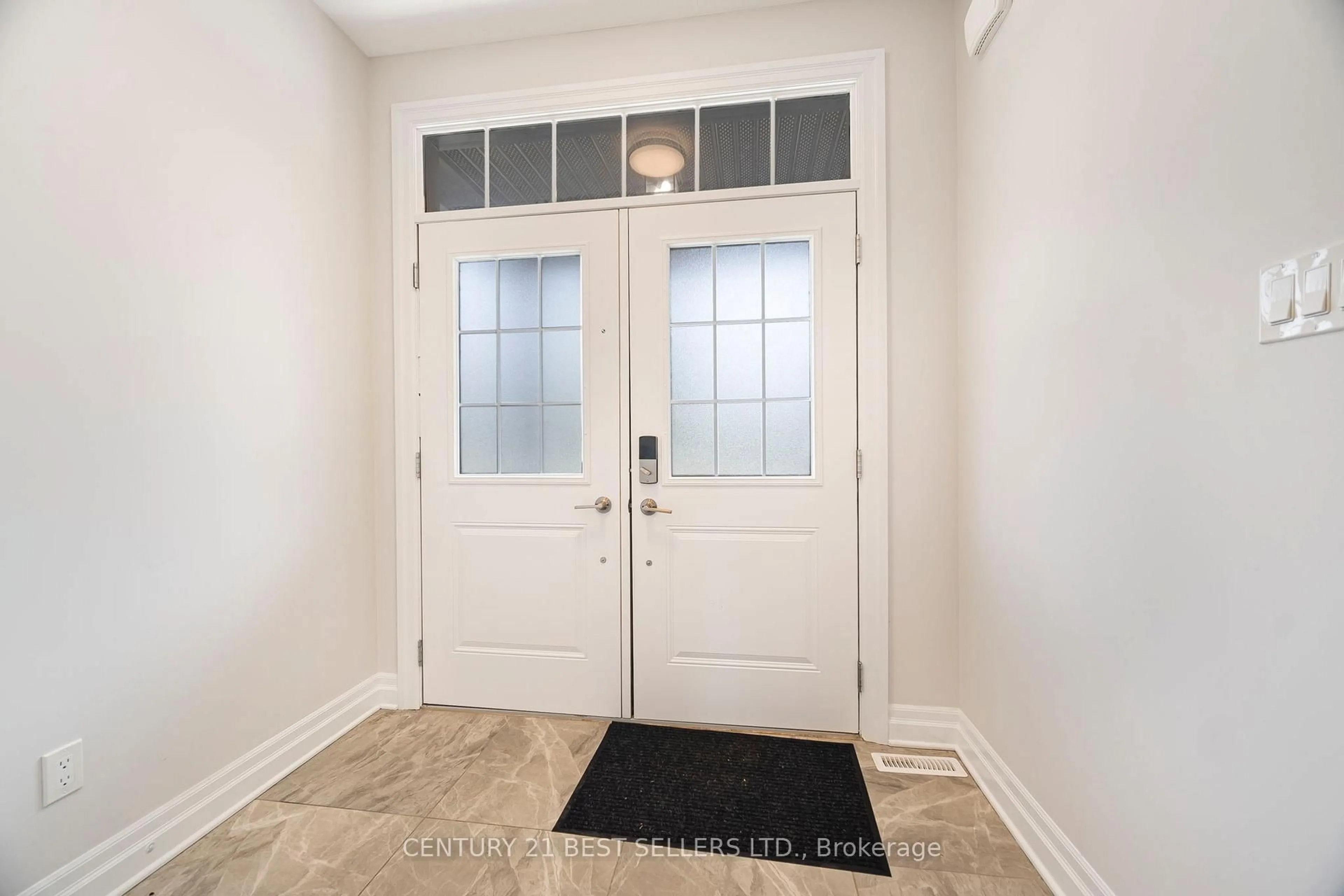 Indoor entryway for 2619 Sheffield Blvd #33, London South Ontario N6M 0G4