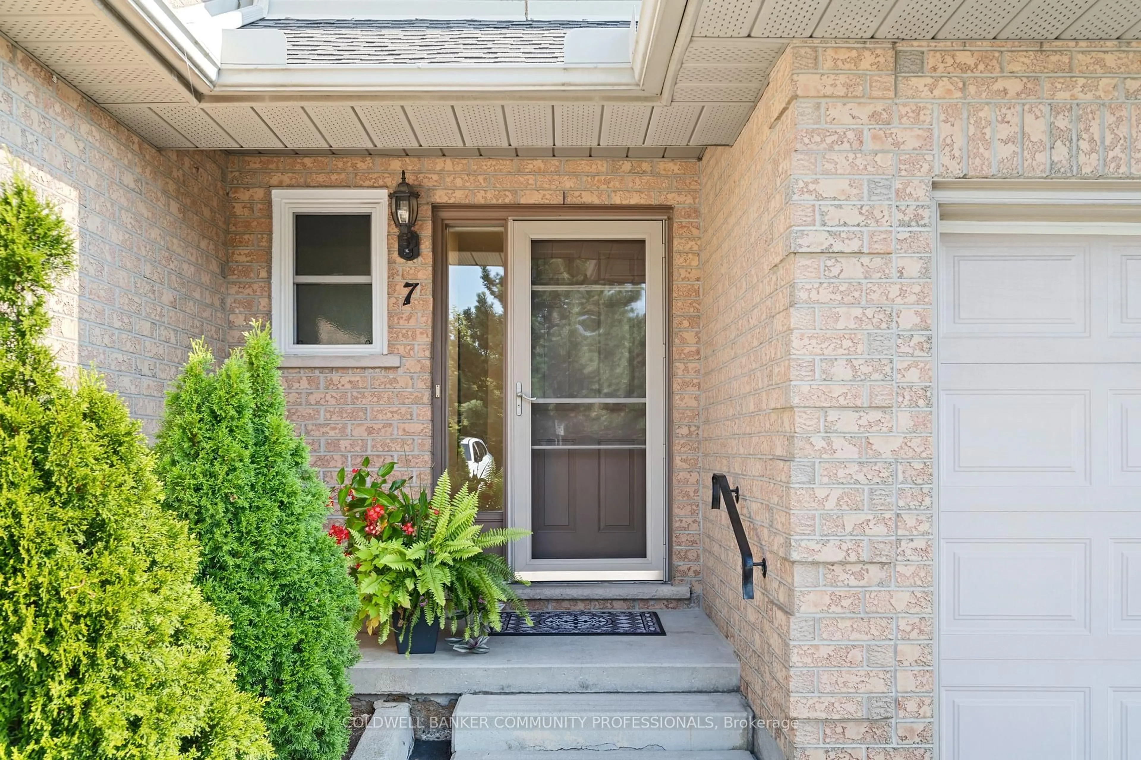 Indoor entryway for 1310 Upper Wentworth St #7, Hamilton Ontario L9A 5J3