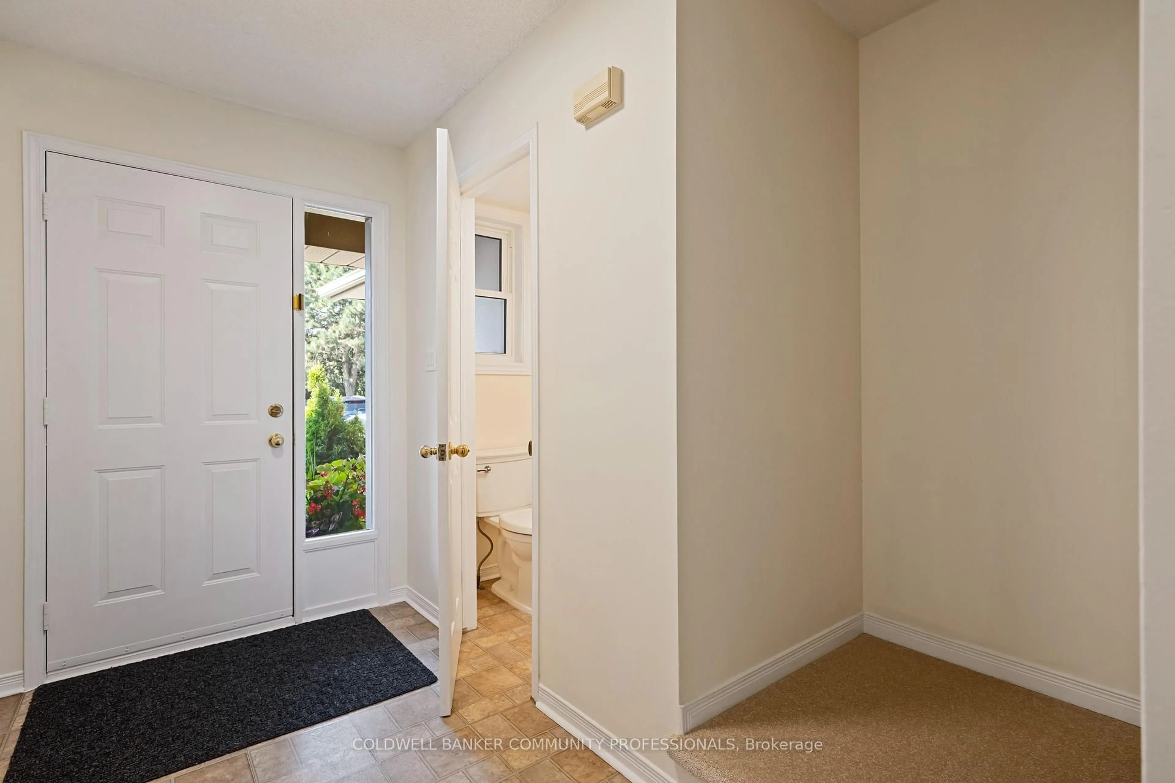Indoor entryway for 1310 Upper Wentworth St #7, Hamilton Ontario L9A 5J3