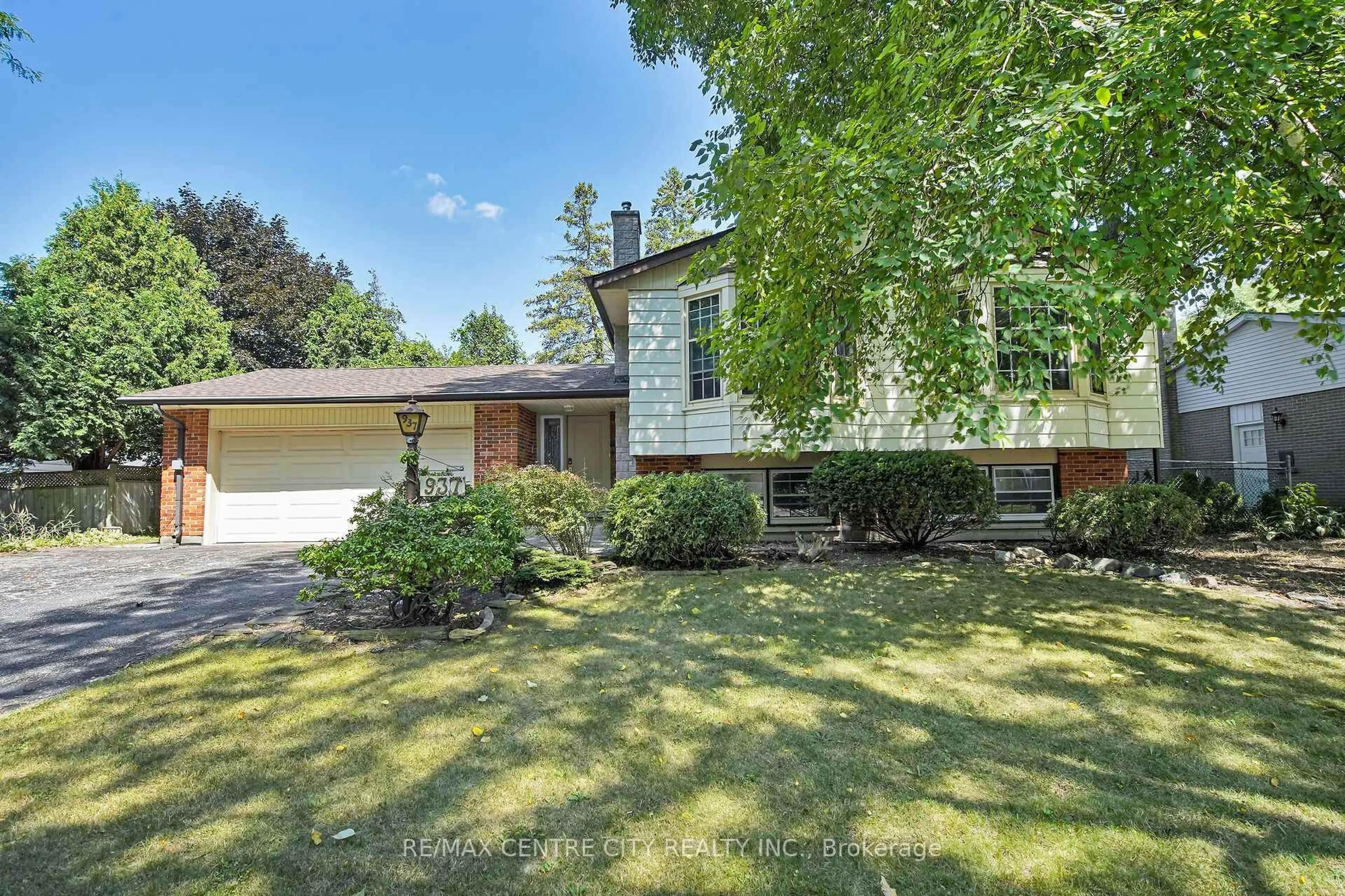 Unknown for 937 Fontaine Rd, London North Ontario N6H 4H6
