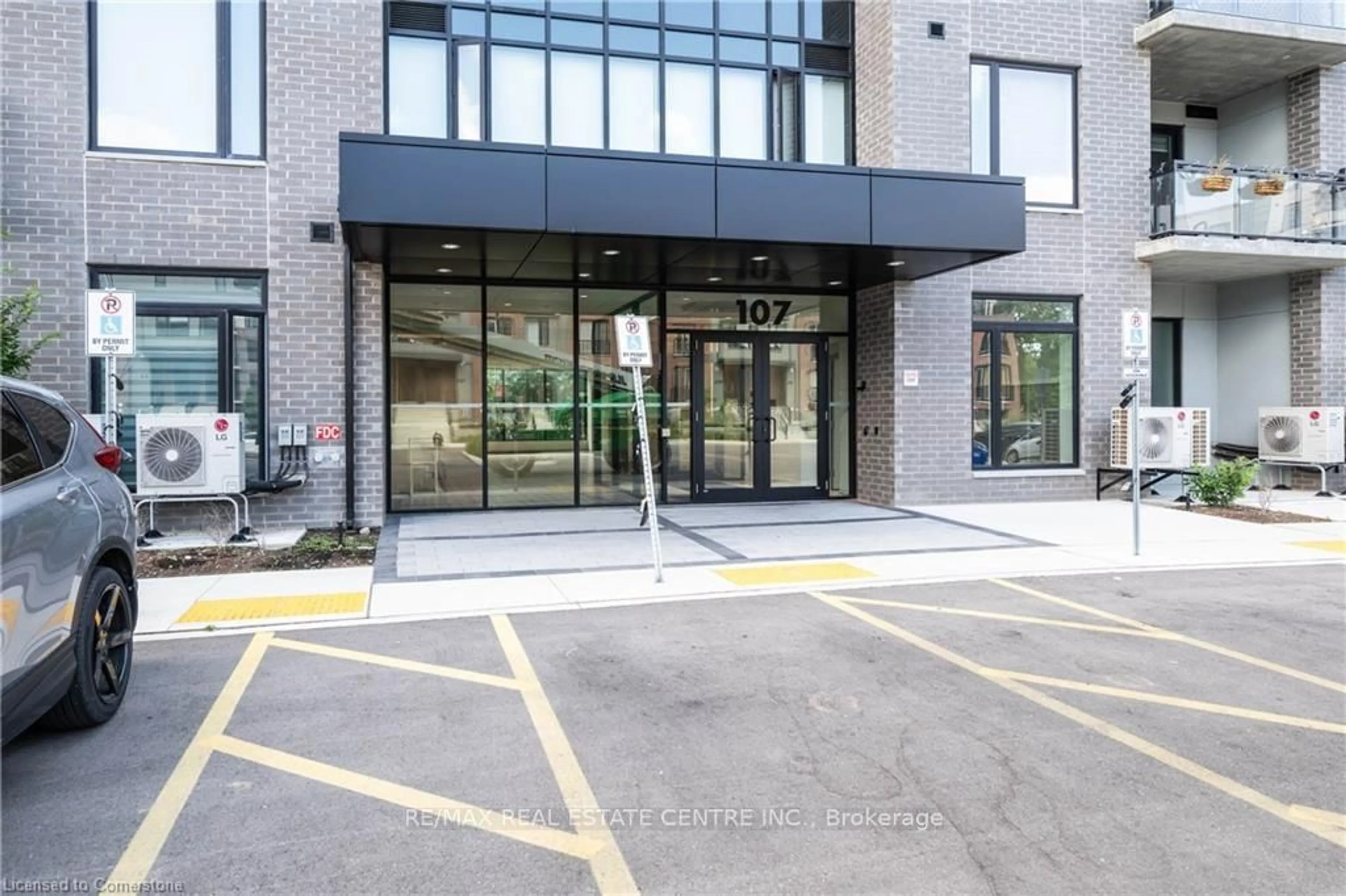 Indoor foyer for 107 Roger St #503, Waterloo Ontario N2J 0G3
