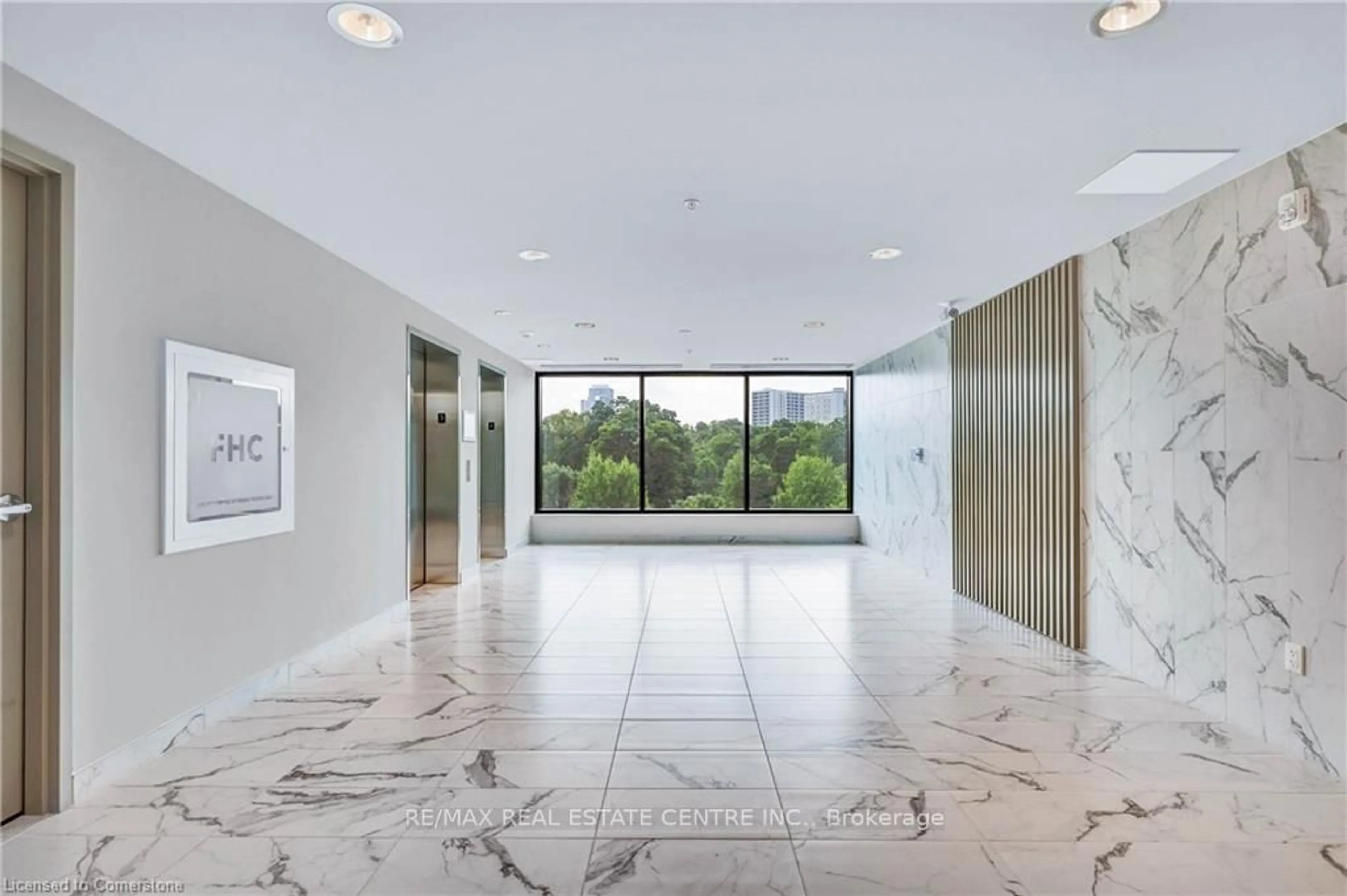 Indoor foyer for 107 Roger St #503, Waterloo Ontario N2J 0G3