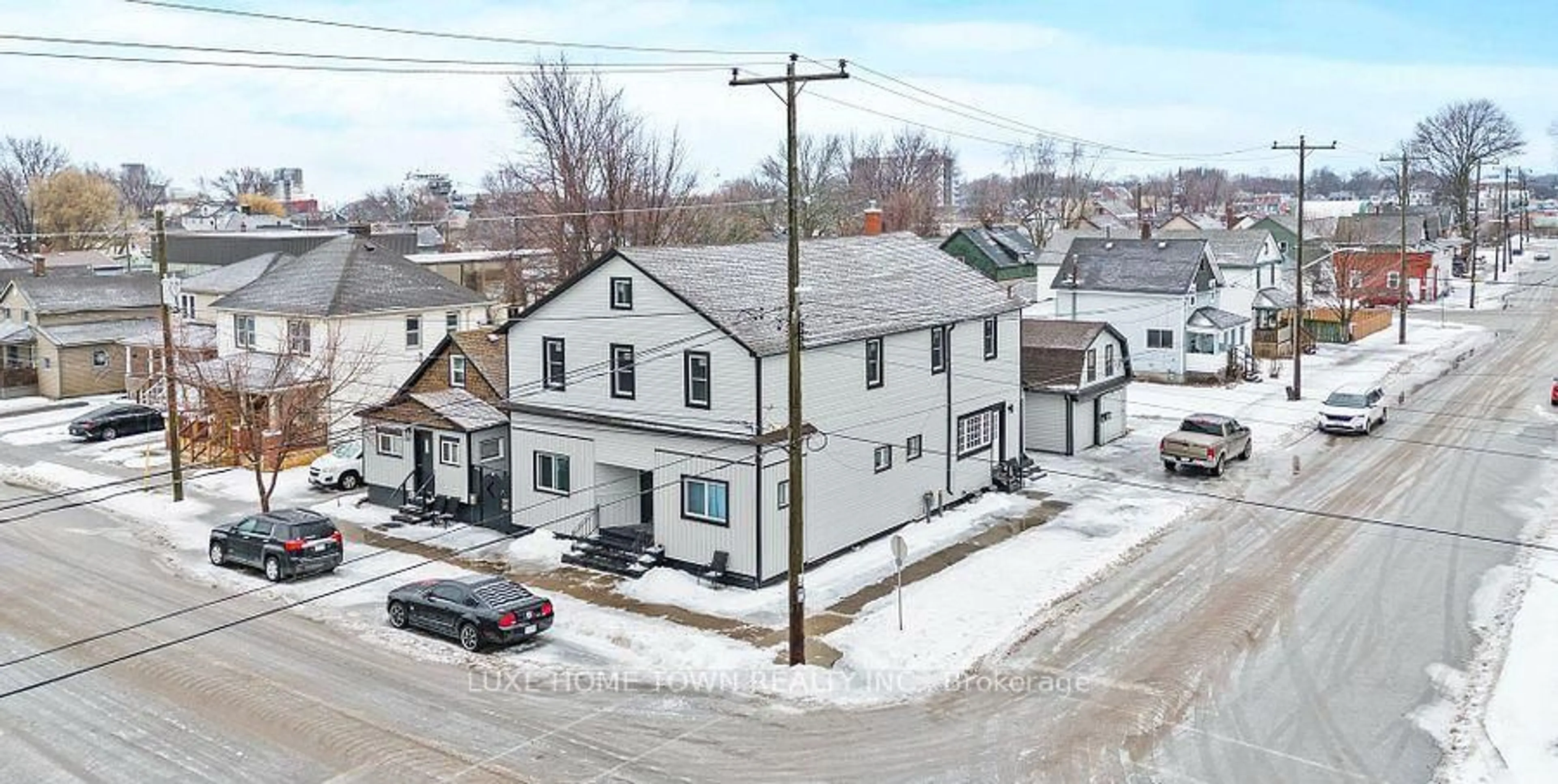 A pic from outside/outdoor area/front of a property/back of a property/a pic from drone, street for 224 MITCHELL St, Port Colborne Ontario L3K 1Y3