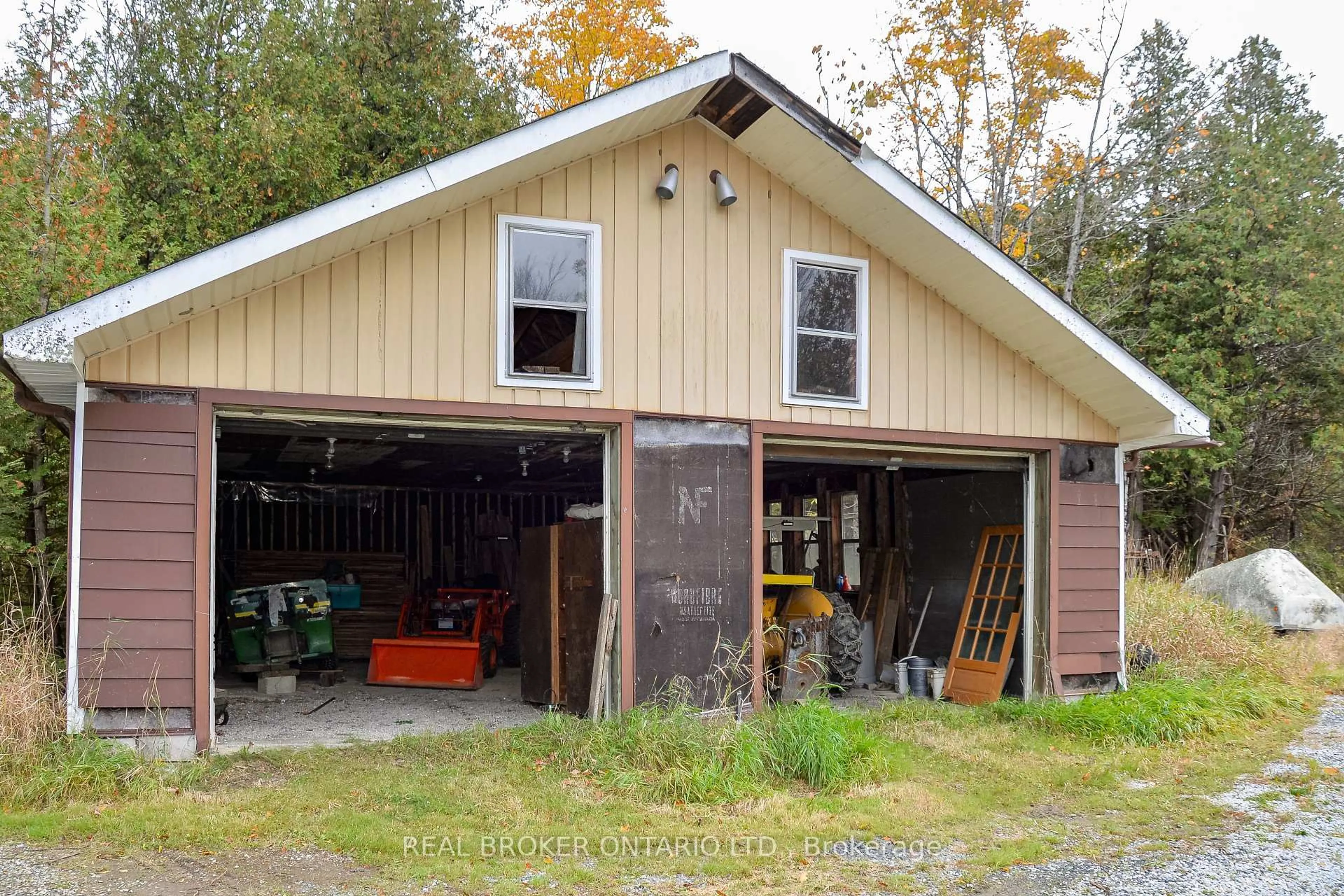 Indoor garage for 1361 Zealand Rd, Sharbot Lake Ontario K0H 2P0