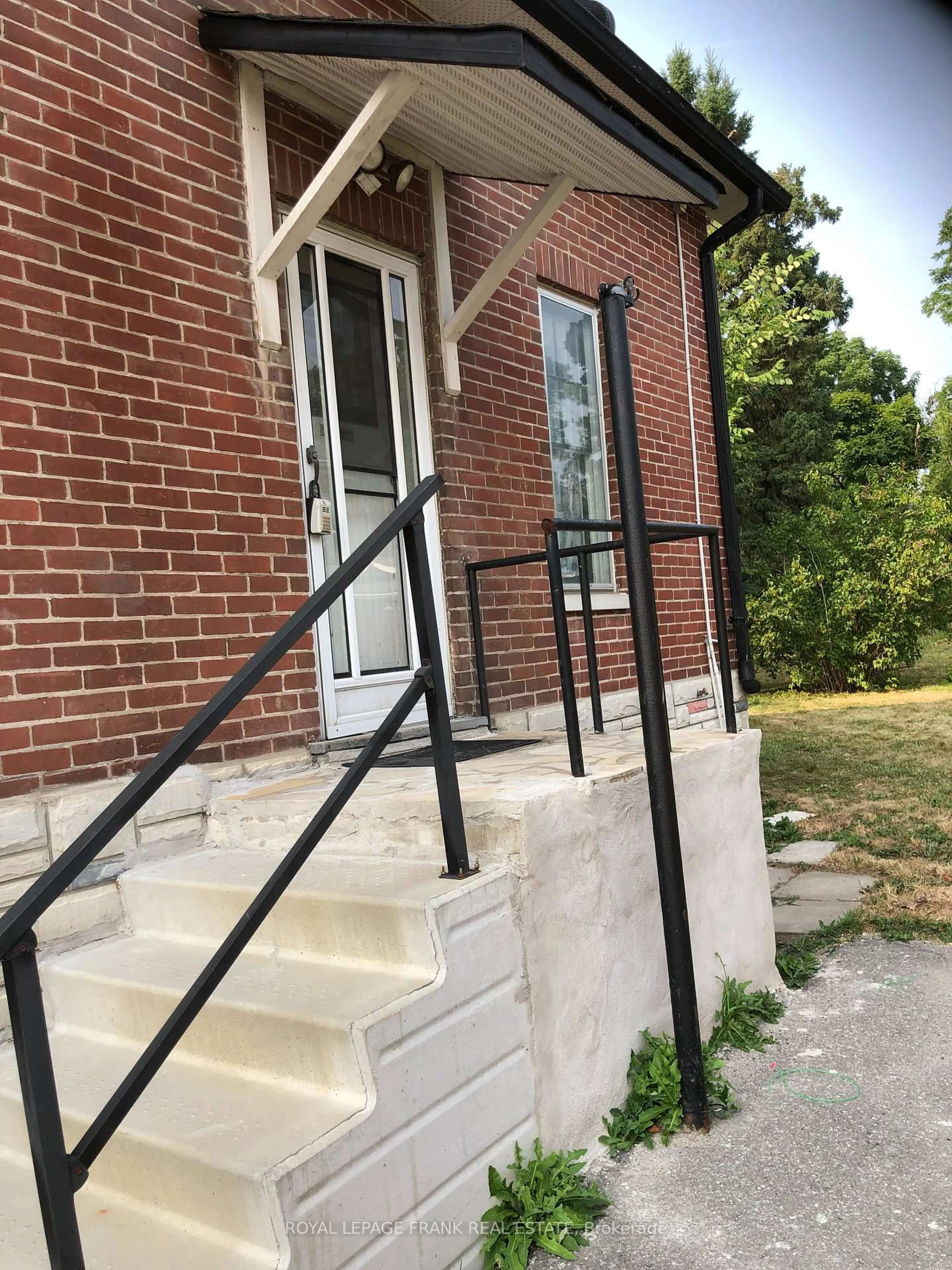 Stairs for 714 Chemong Rd, Peterborough North Ontario K9H 5Y9