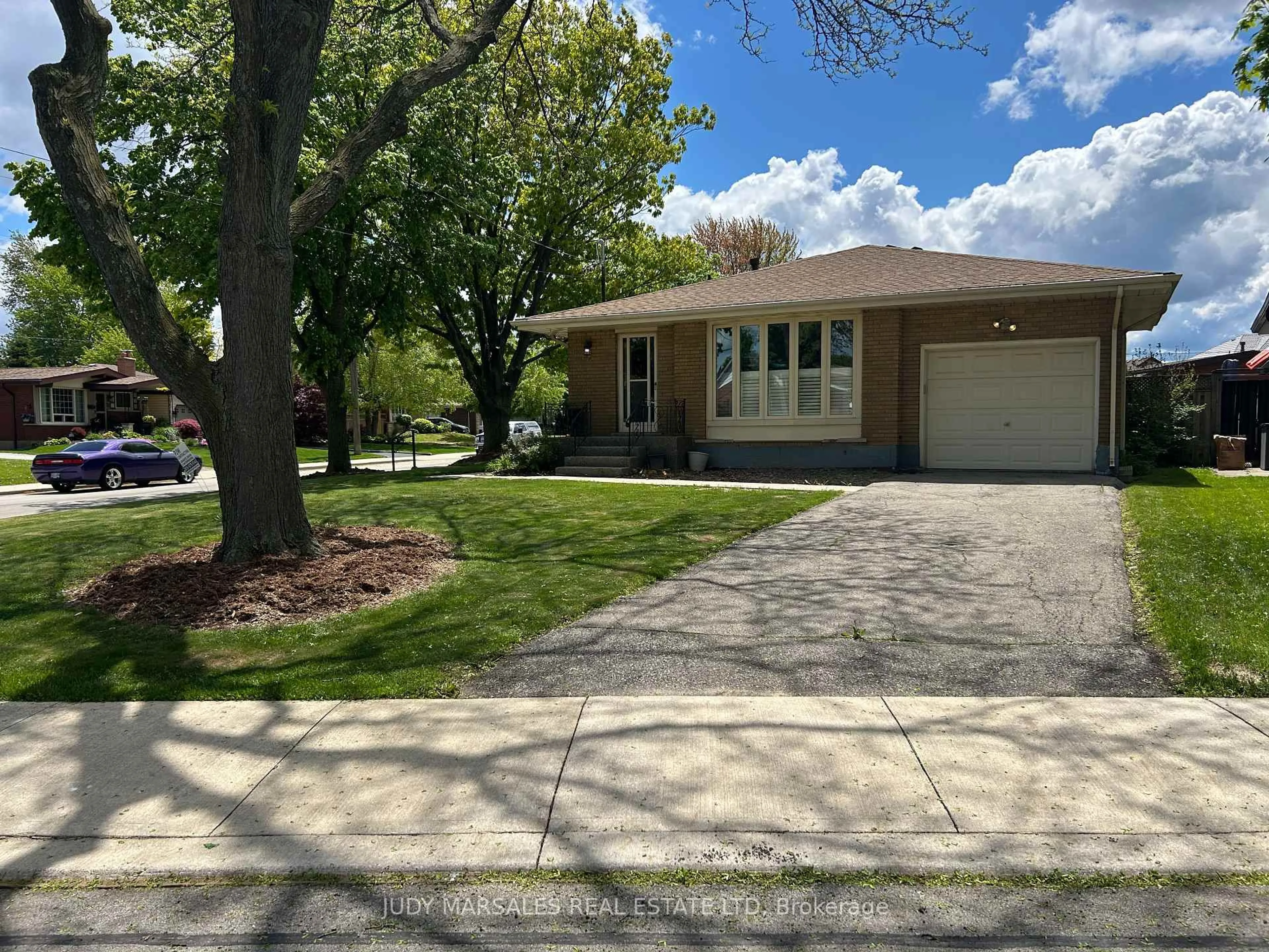 Unknown for 2 Melody Crt, Hamilton Ontario L8V 2M4