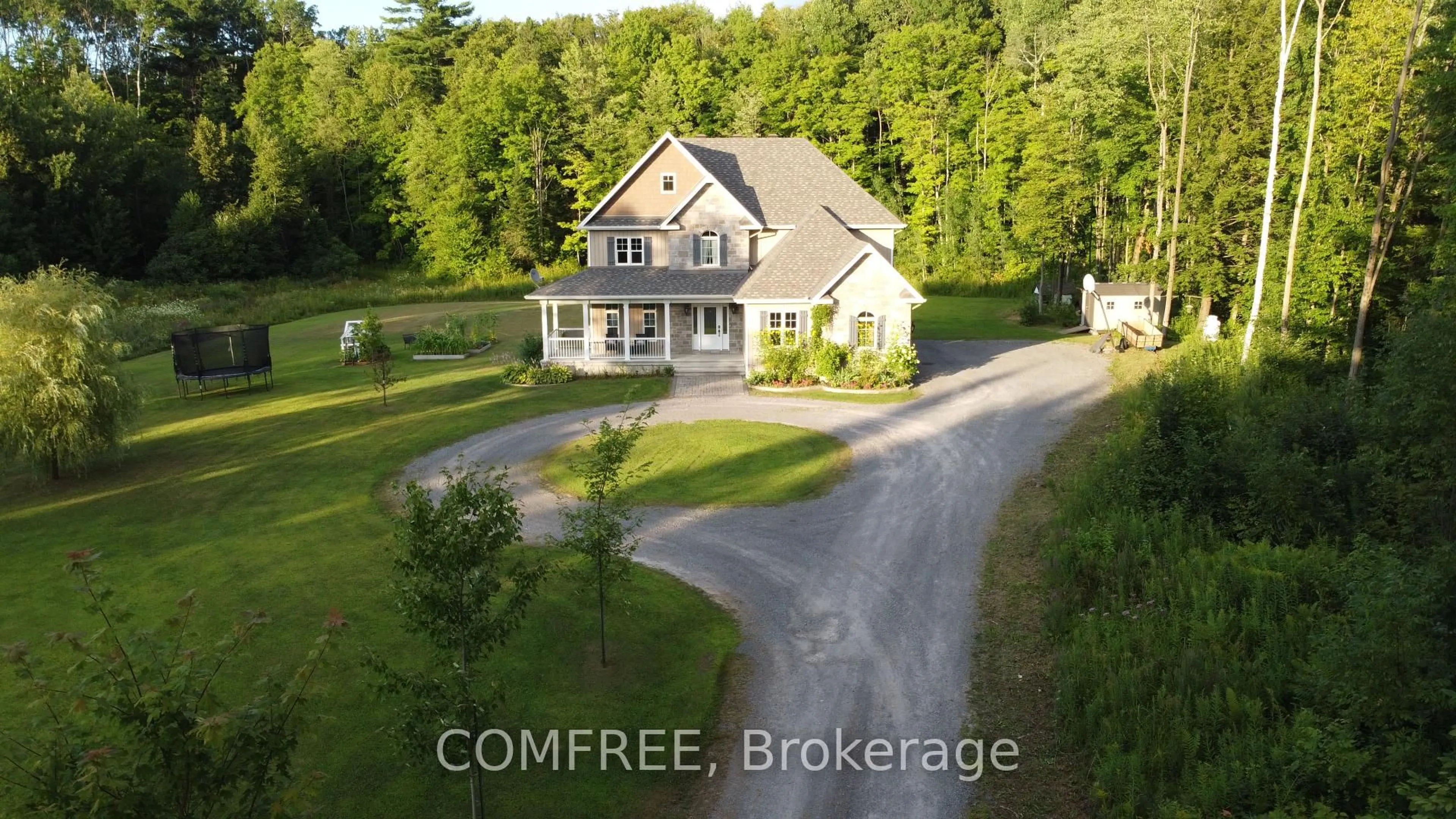A pic from outside/outdoor area/front of a property/back of a property/a pic from drone, unknown for 1591 Bouvier Rd, Clarence-Rockland Ontario K0A 1N0