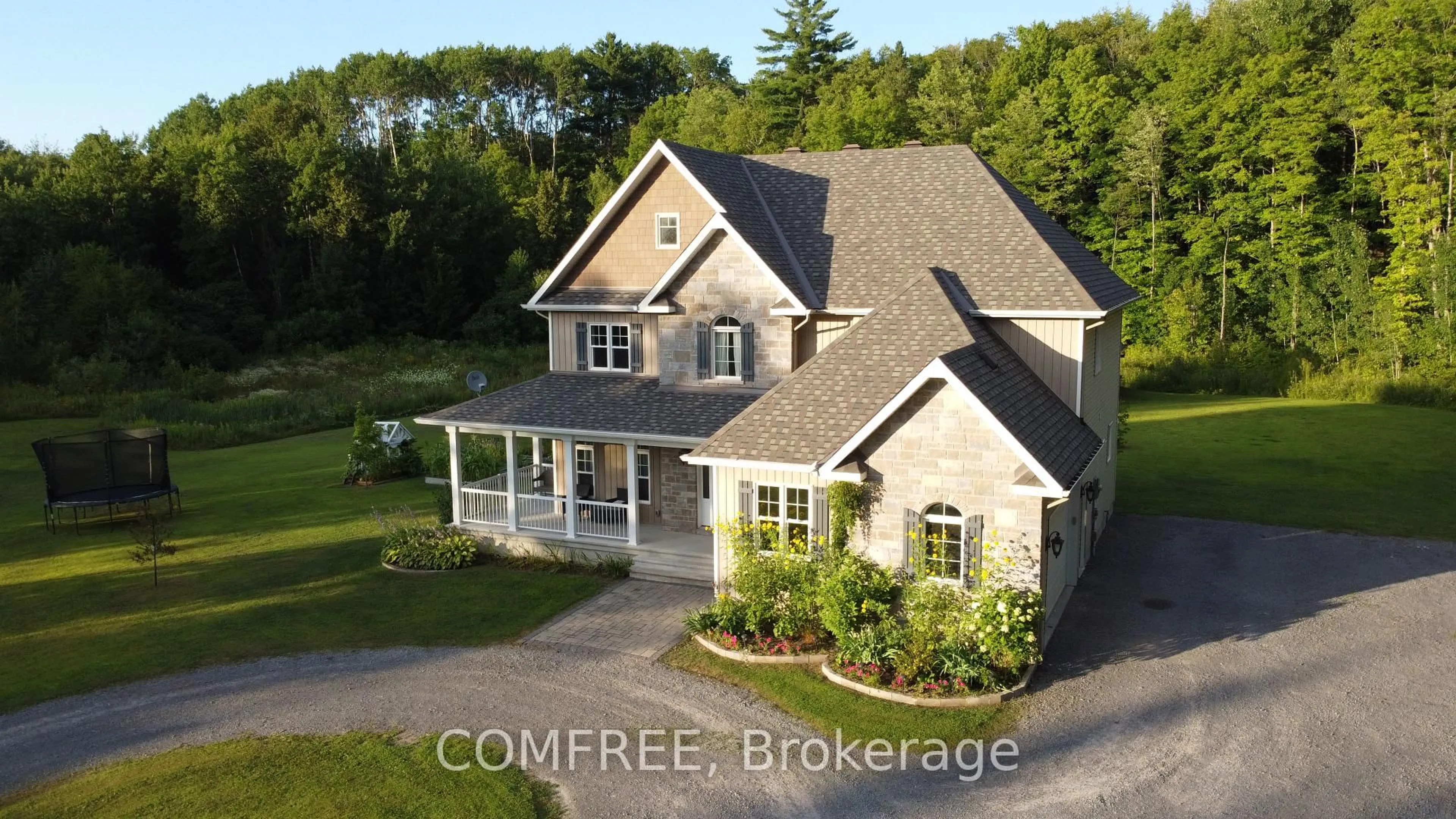 A pic from outside/outdoor area/front of a property/back of a property/a pic from drone, unknown for 1591 Bouvier Rd, Clarence-Rockland Ontario K0A 1N0