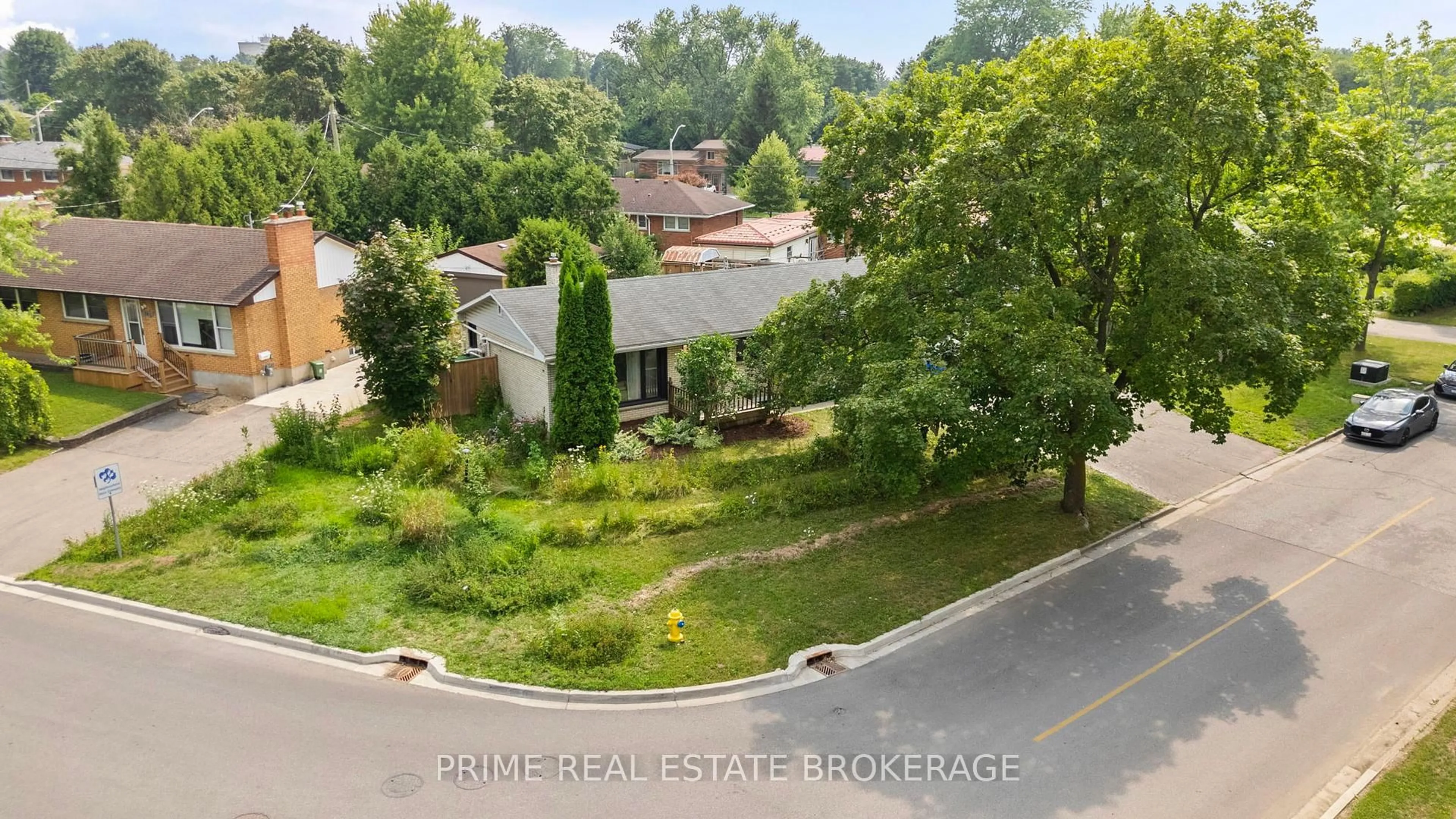 A pic from outside/outdoor area/front of a property/back of a property/a pic from drone, city buildings view from balcony for 183 Burlington St, London South Ontario N5Z 3V9