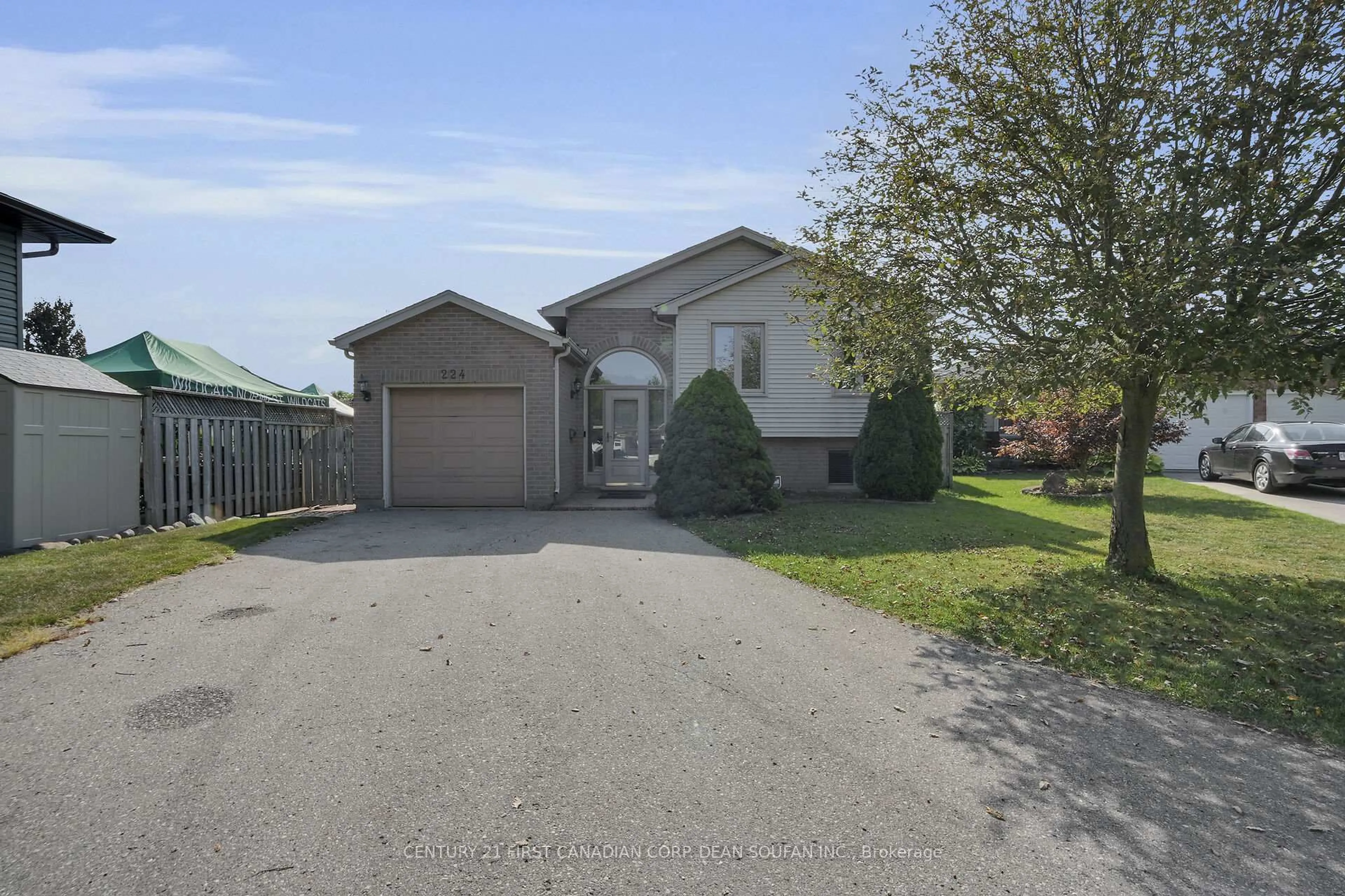 A pic from outside/outdoor area/front of a property/back of a property/a pic from drone, street for 224 Josselyn Pl, London South Ontario N6E 3V2