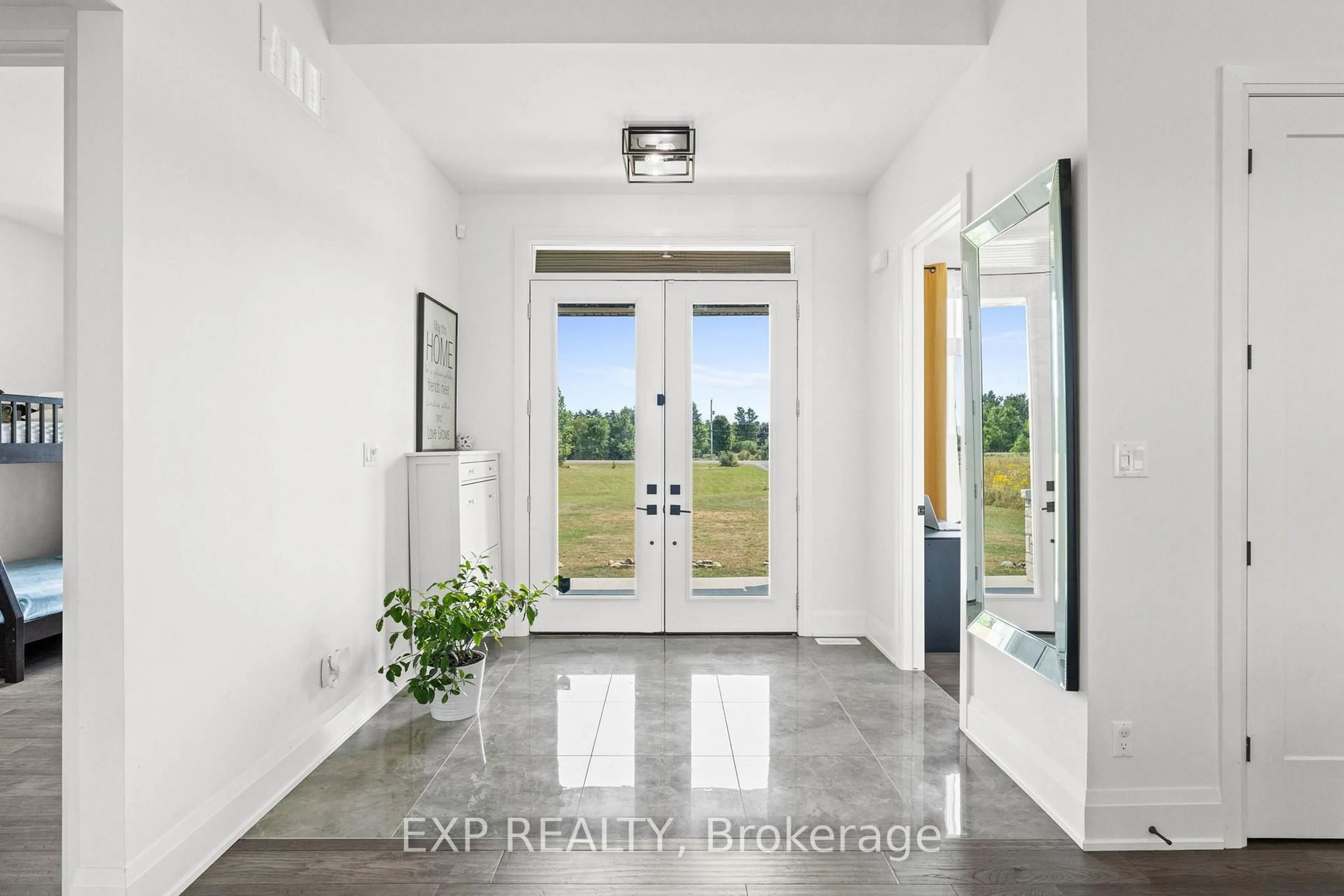 Indoor entryway for 13708 County Rd 15 Rd, Merrickville-Wolford Ontario K0G 1N0