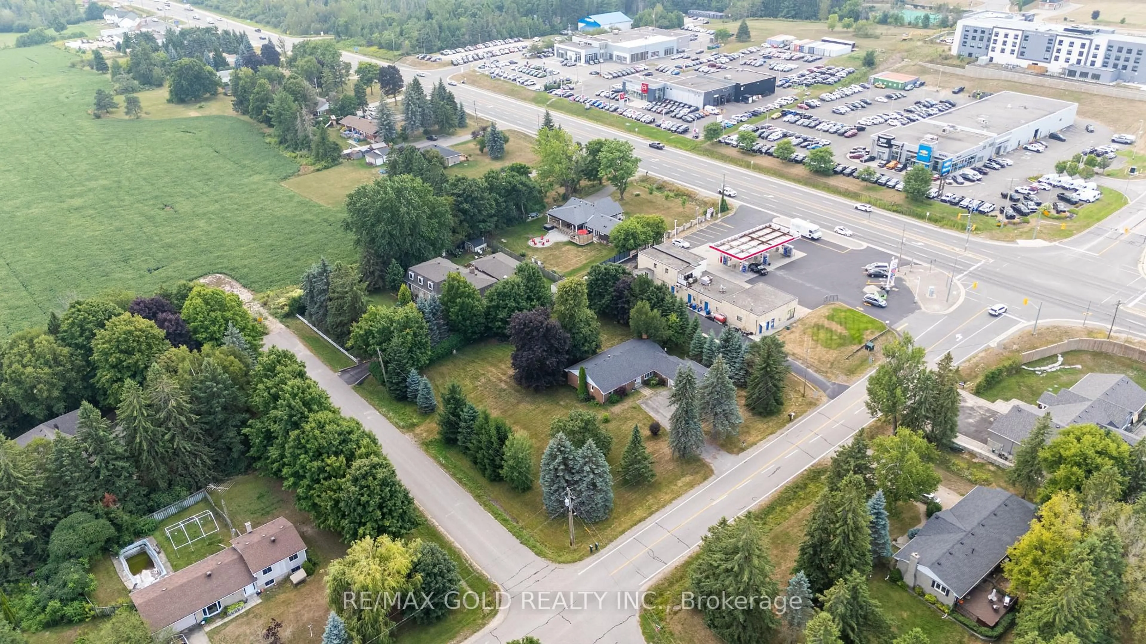 A pic from outside/outdoor area/front of a property/back of a property/a pic from drone, street for 3 Cedar Grove Rd, Mono Ontario L9W 6X6
