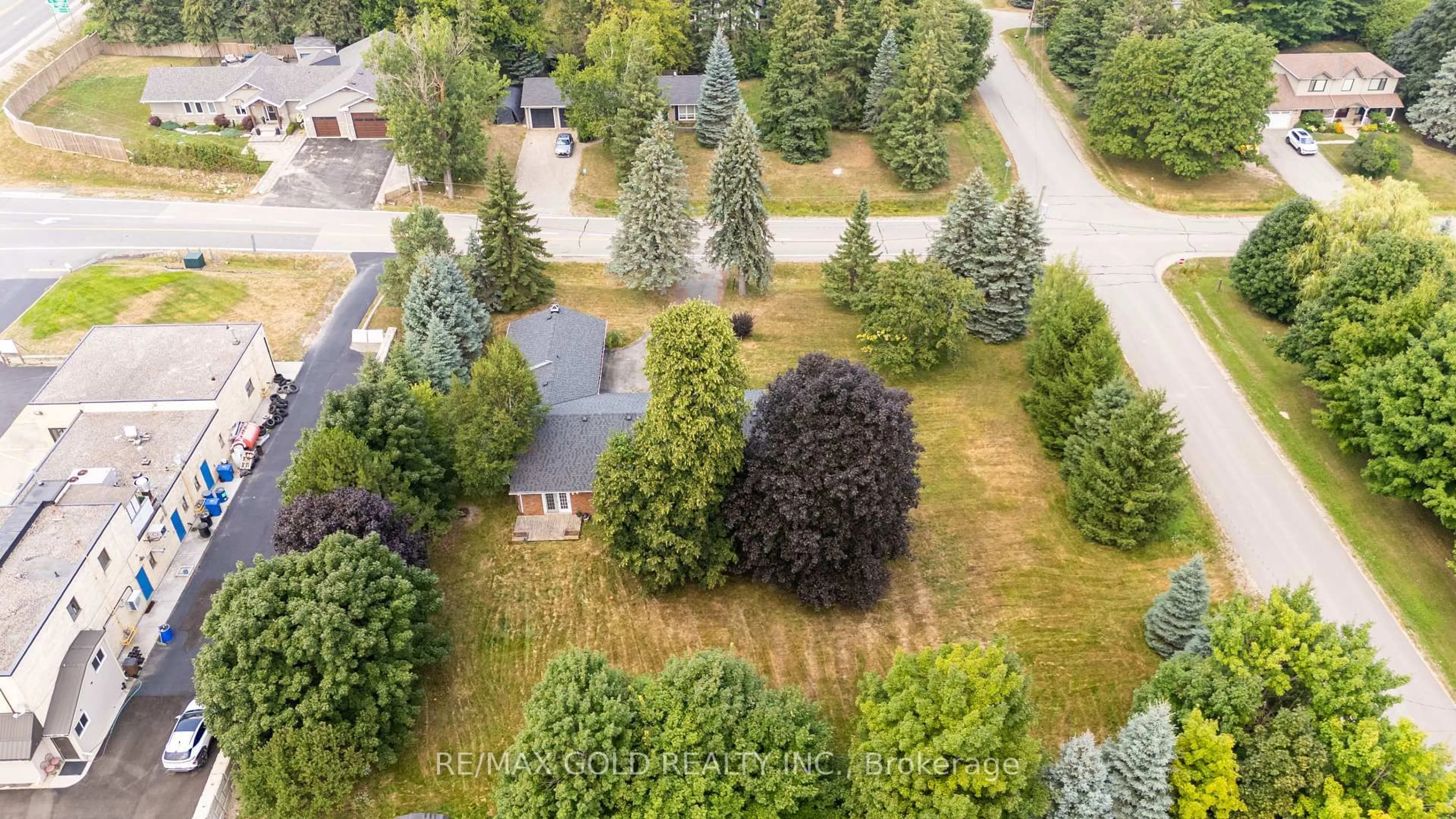 A pic from outside/outdoor area/front of a property/back of a property/a pic from drone, forest/trees view for 3 Cedar Grove Rd, Mono Ontario L9W 6X6