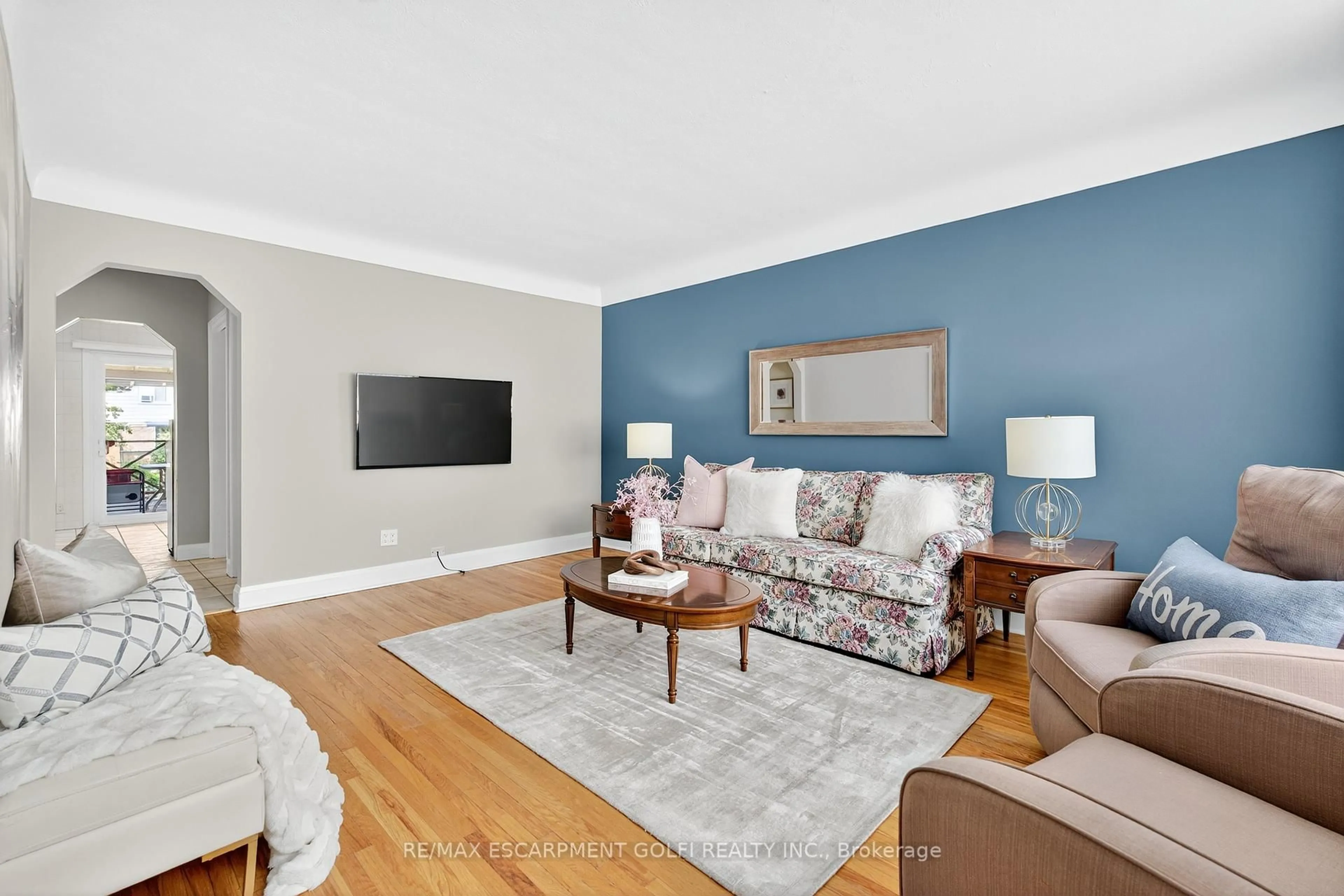 Living room with furniture, wood/laminate floor for 56 West 1st St, Hamilton Ontario L9C 3C1