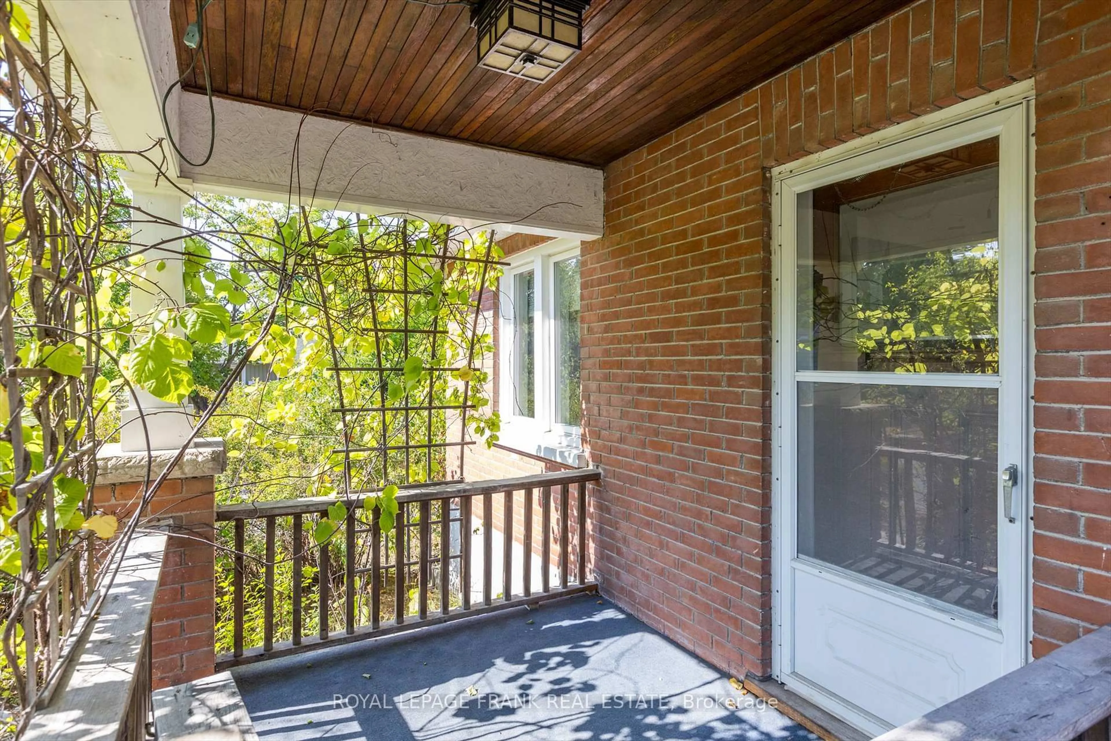 Patio, street for 720 Bethune St, Peterborough North Ontario K9H 4A4