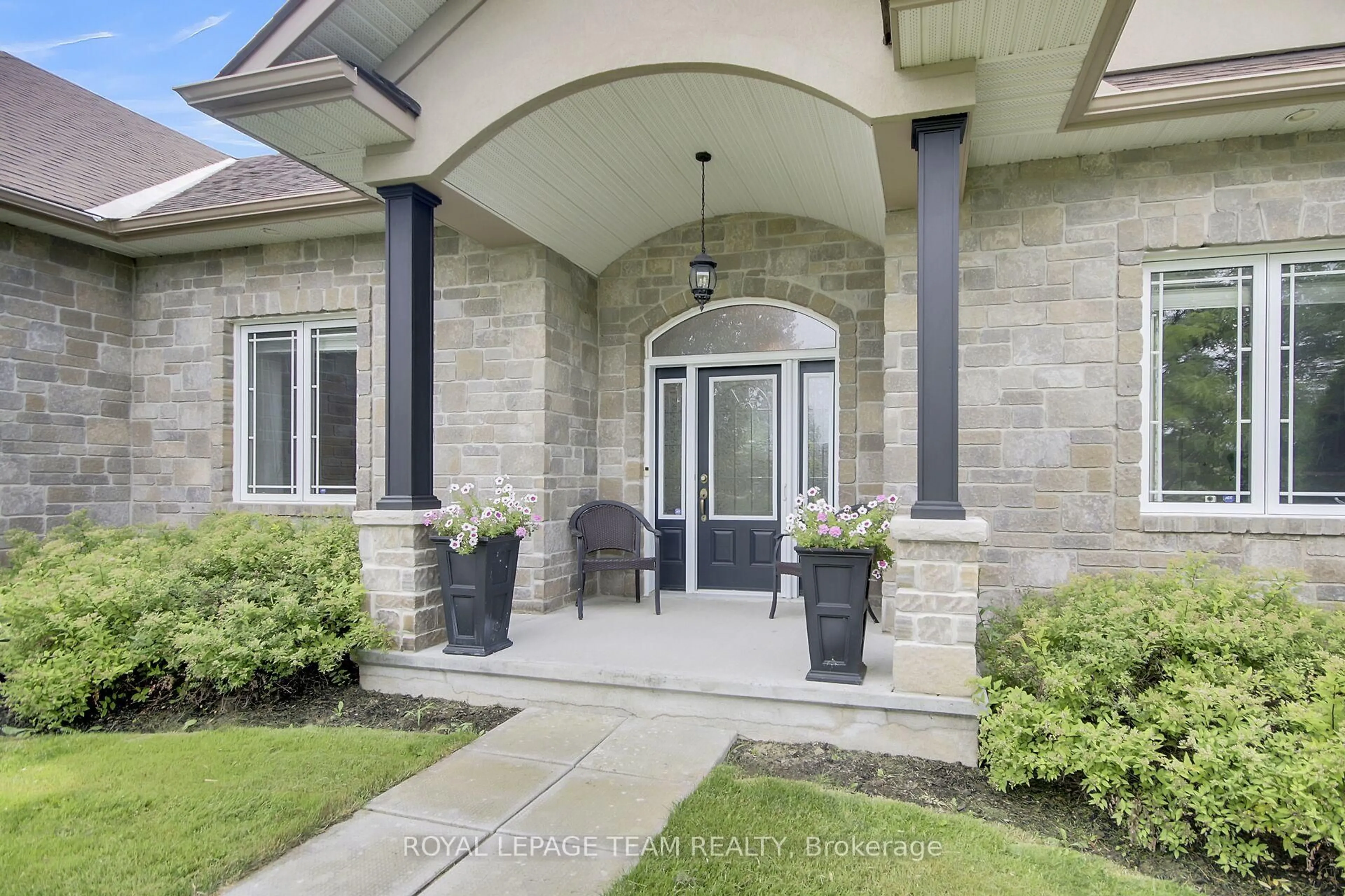 Indoor entryway for 1484 Cobe Terr, Kars Ontario K0A 2E0