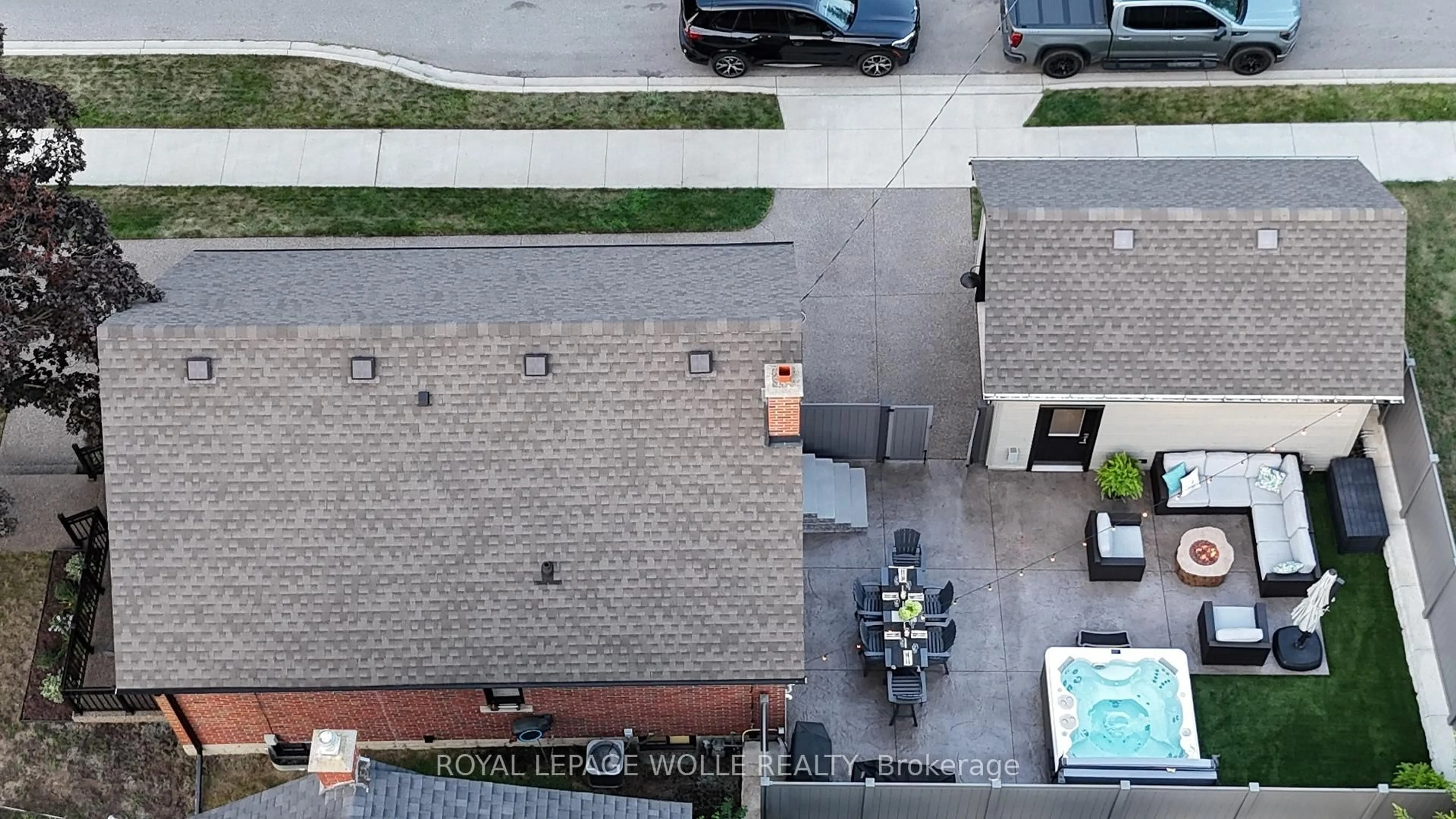 A pic from outside/outdoor area/front of a property/back of a property/a pic from drone, city buildings view from balcony for 355 Blucher Blvd, Kitchener Ontario N2H 5W1