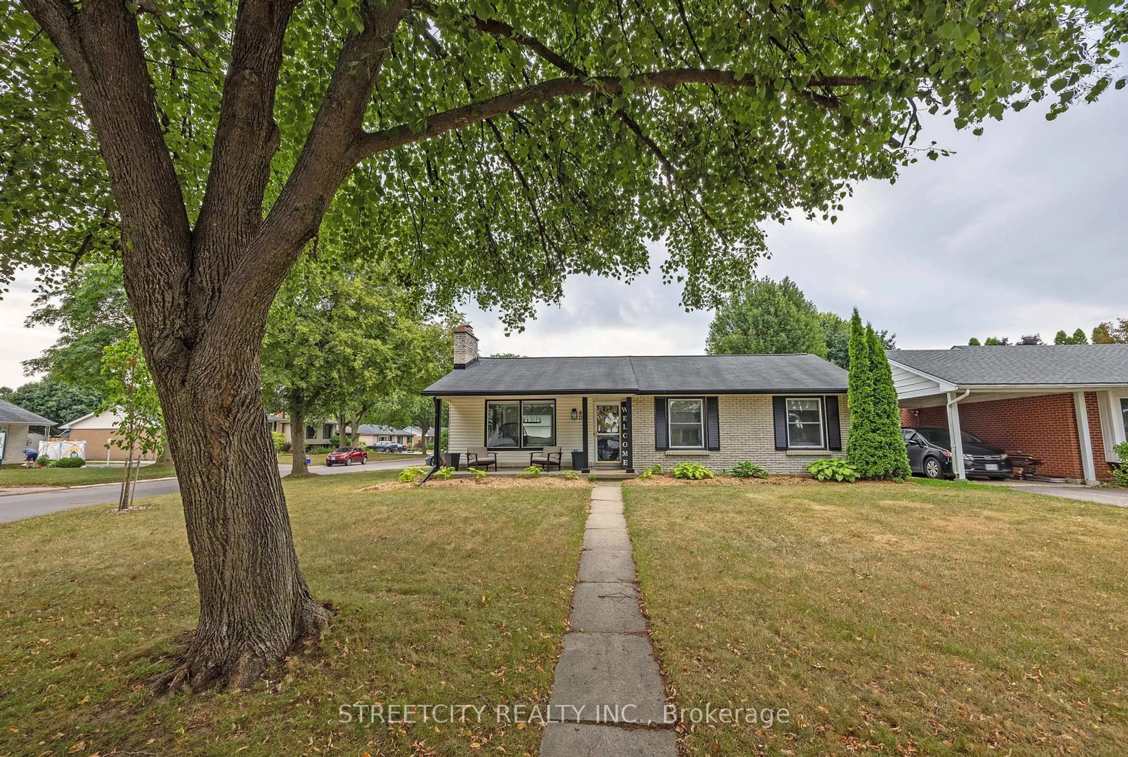 A pic from outside/outdoor area/front of a property/back of a property/a pic from drone, street for 80 Maxwell Cres, London North Ontario N5X 1Z1