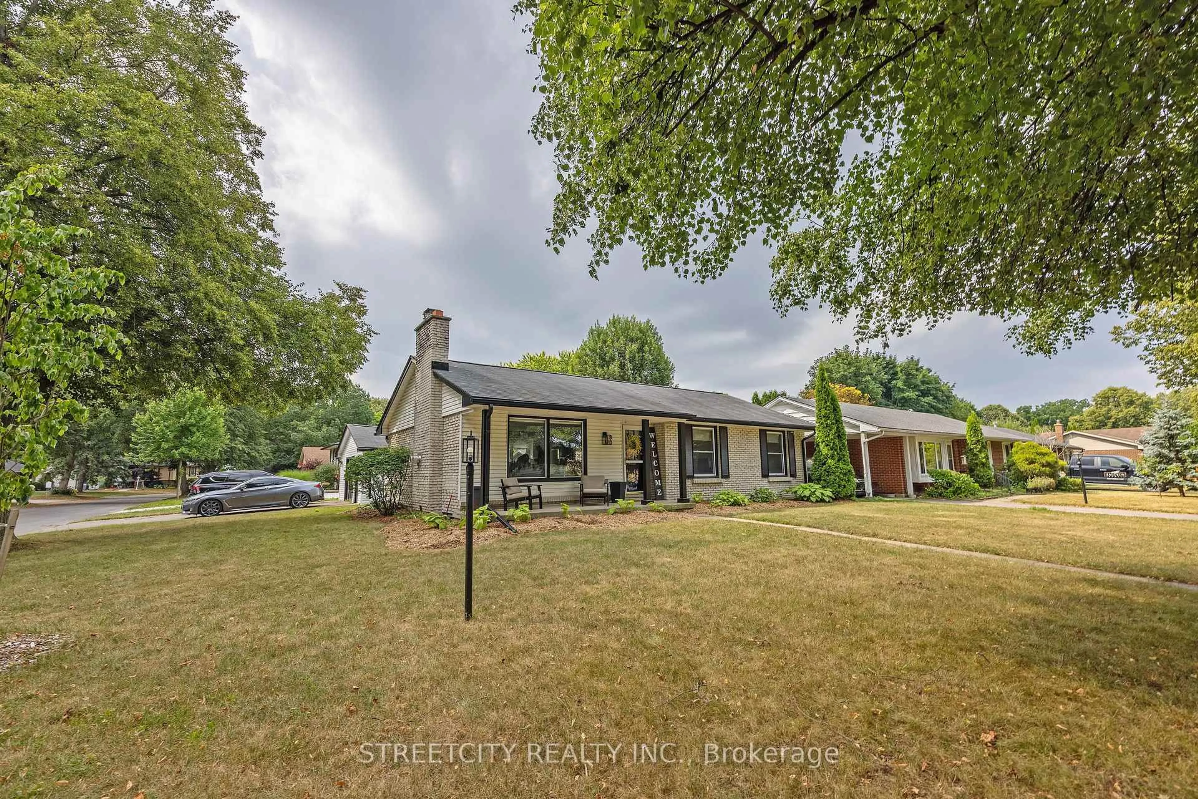 A pic from outside/outdoor area/front of a property/back of a property/a pic from drone, street for 80 Maxwell Cres, London North Ontario N5X 1Z1