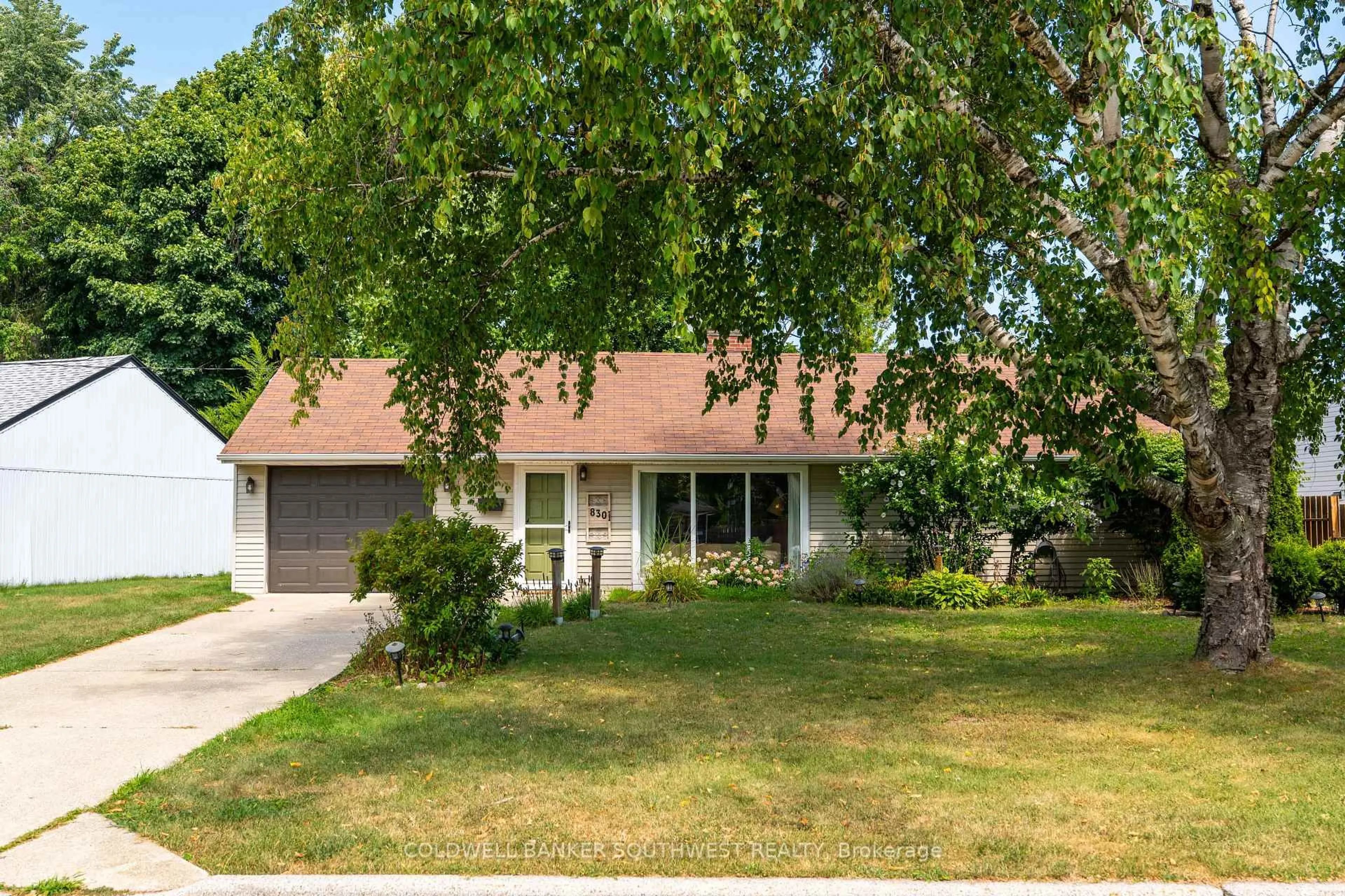 Home with vinyl exterior material, street for 830 Retlaw Dr, Sarnia Ontario N7V 2W7
