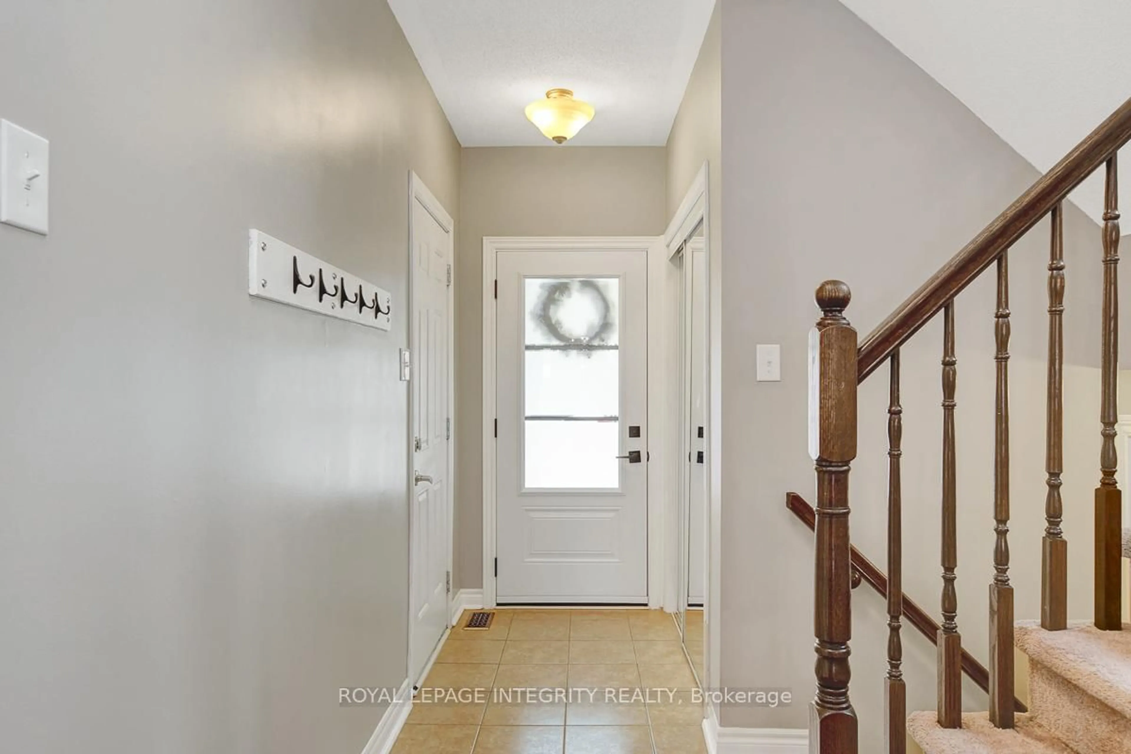 Indoor entryway for 1033 Pampero Cres, Ottawa Ontario K2S 0N5