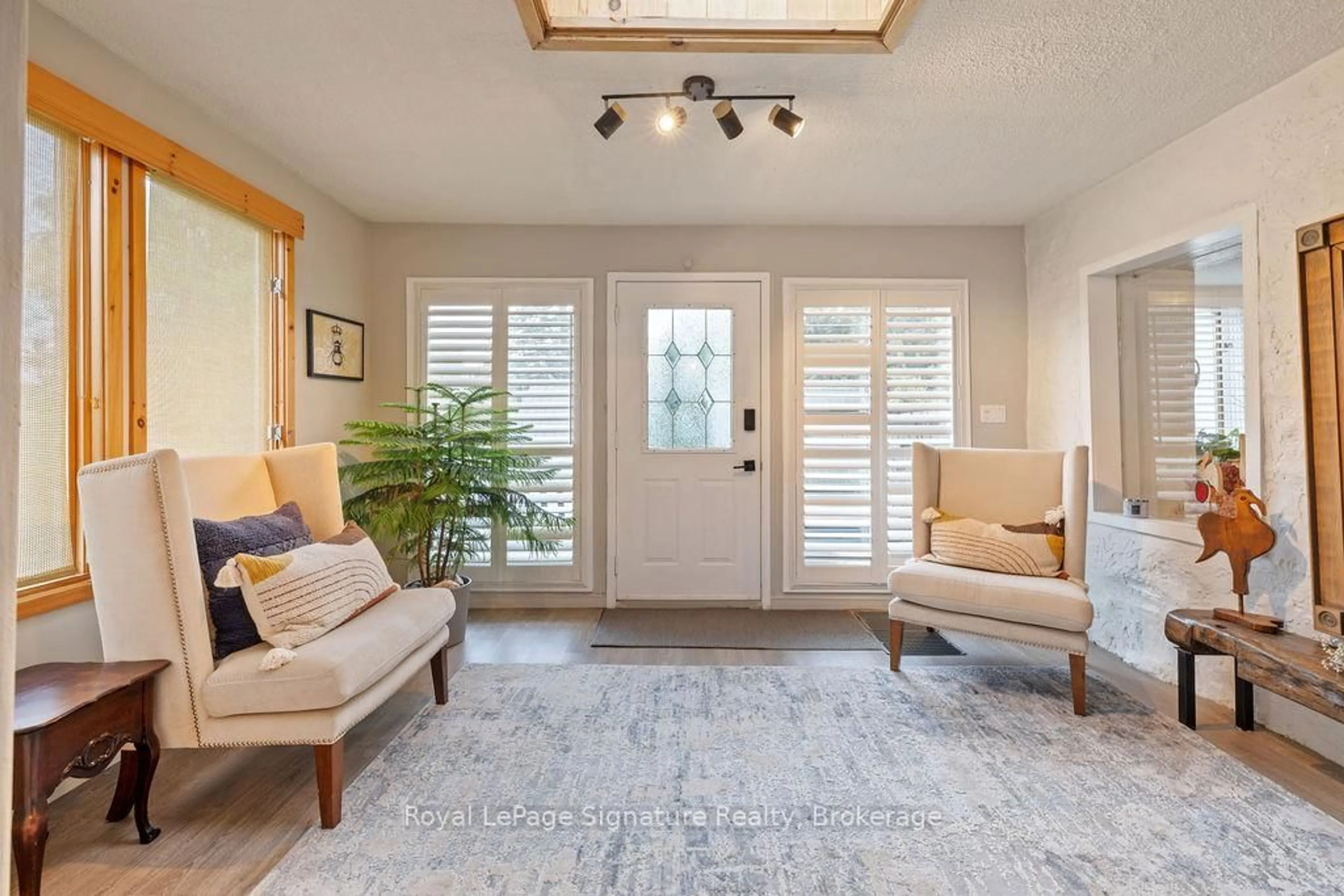 Indoor entryway for 226079 Centreville Rd, Meaford Ontario N4L 0A7