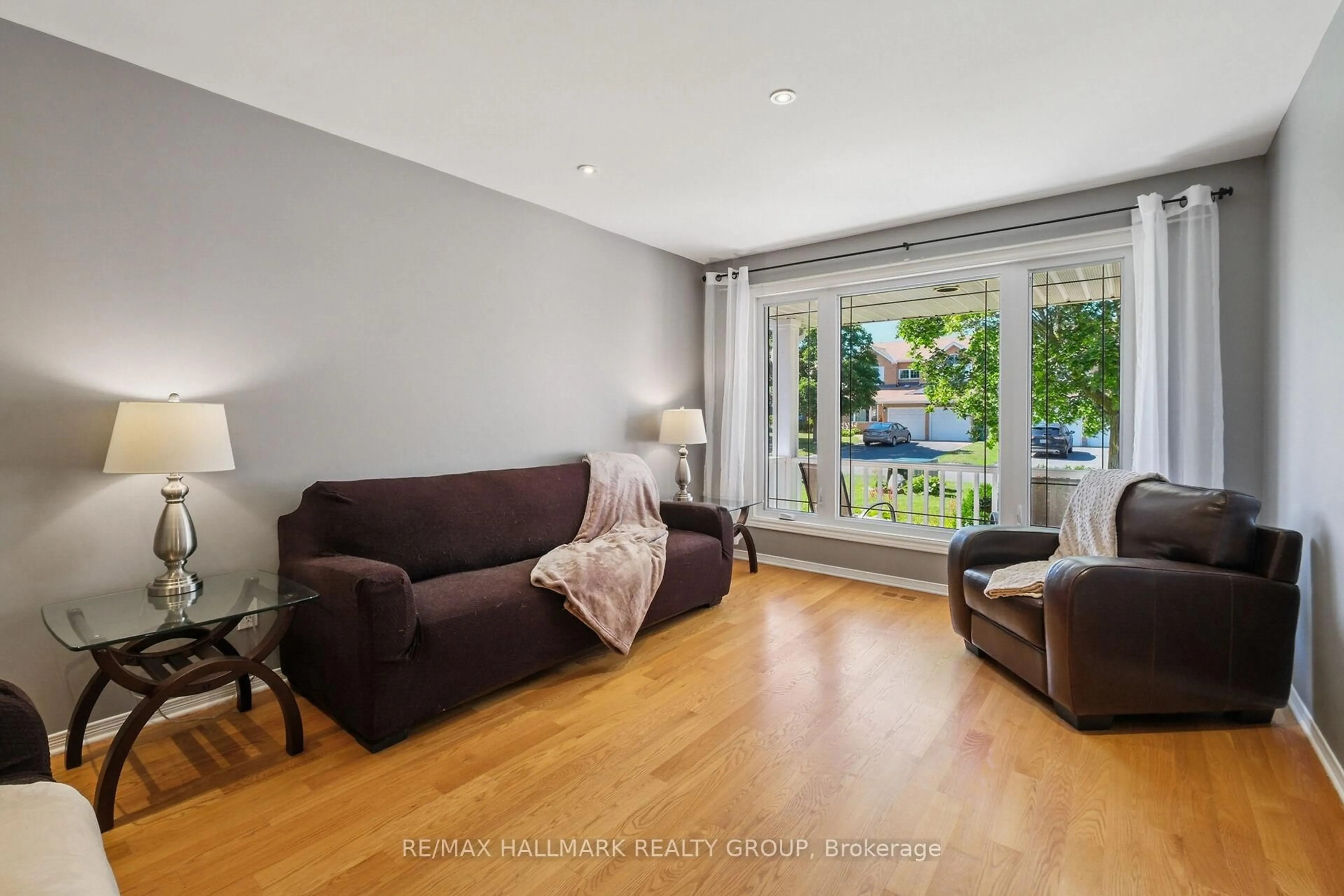 Living room with furniture, wood/laminate floor for 3034 Courtyard Cres, Ottawa Ontario K1T 3R7