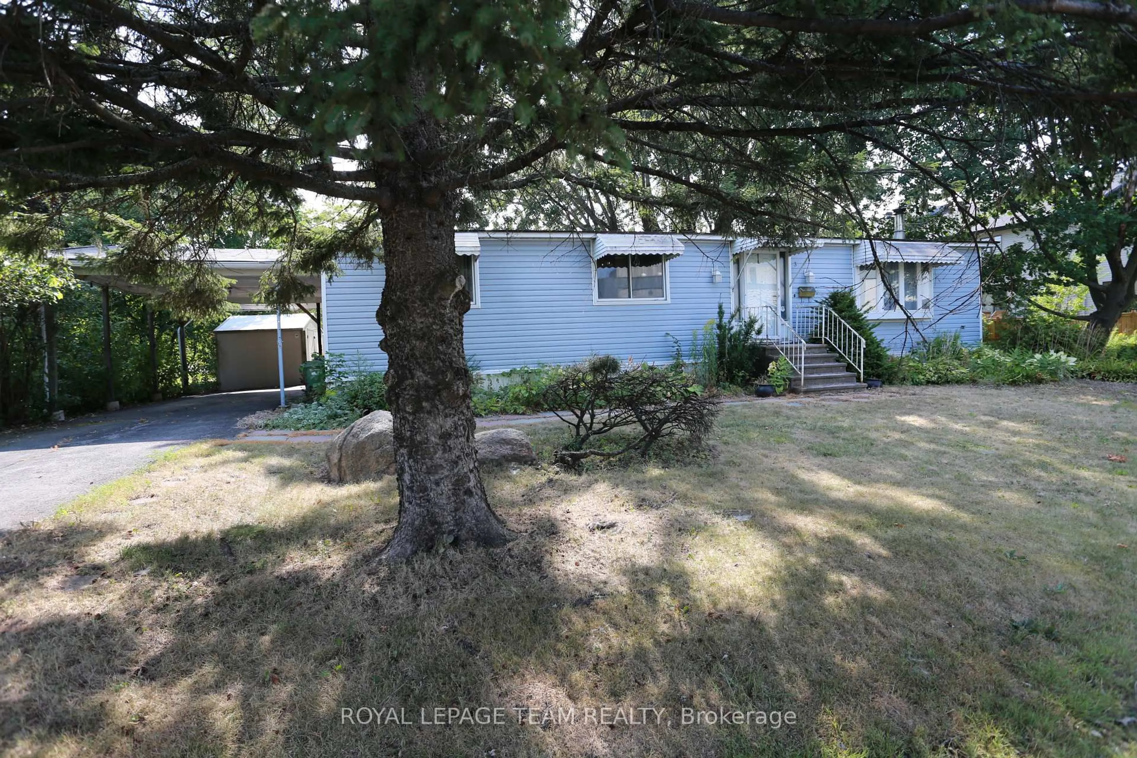 A pic from outside/outdoor area/front of a property/back of a property/a pic from drone, street for 3 Fringewood Dr, Stittsville Ontario K2S 1T1